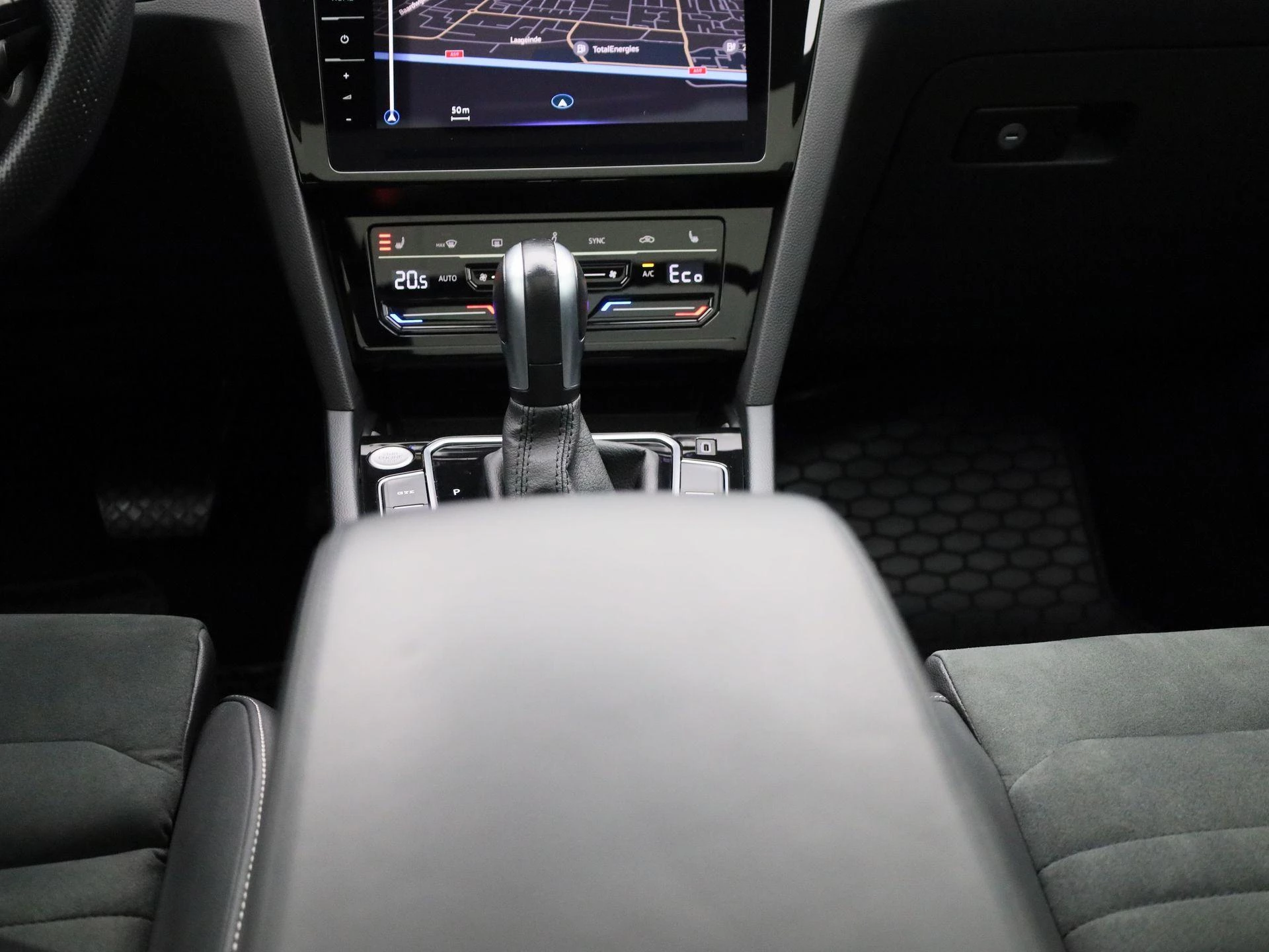 Volkswagen-Passat-image-9