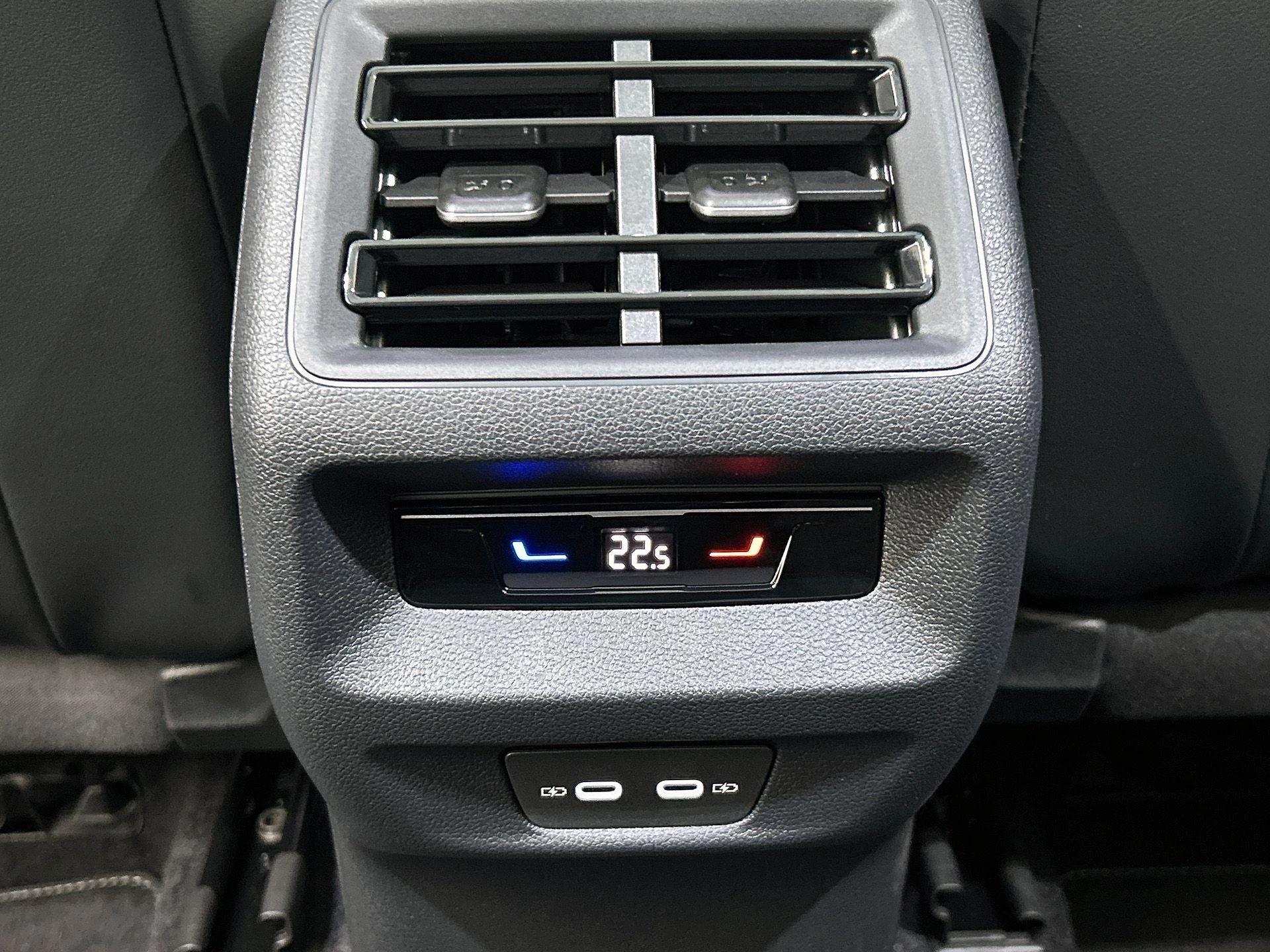 Volkswagen-Tiguan-image-18