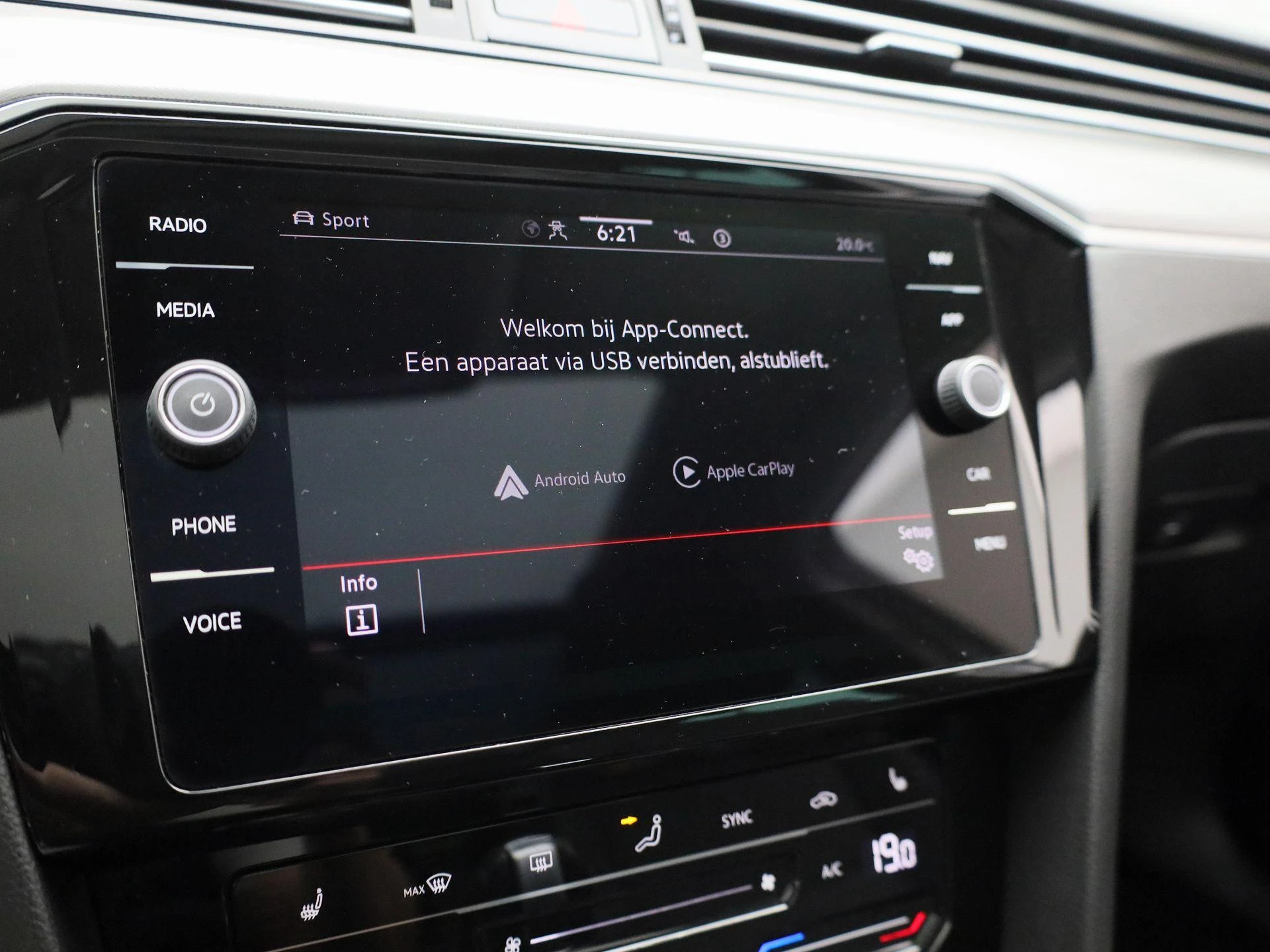 Volkswagen-Passat-image-26