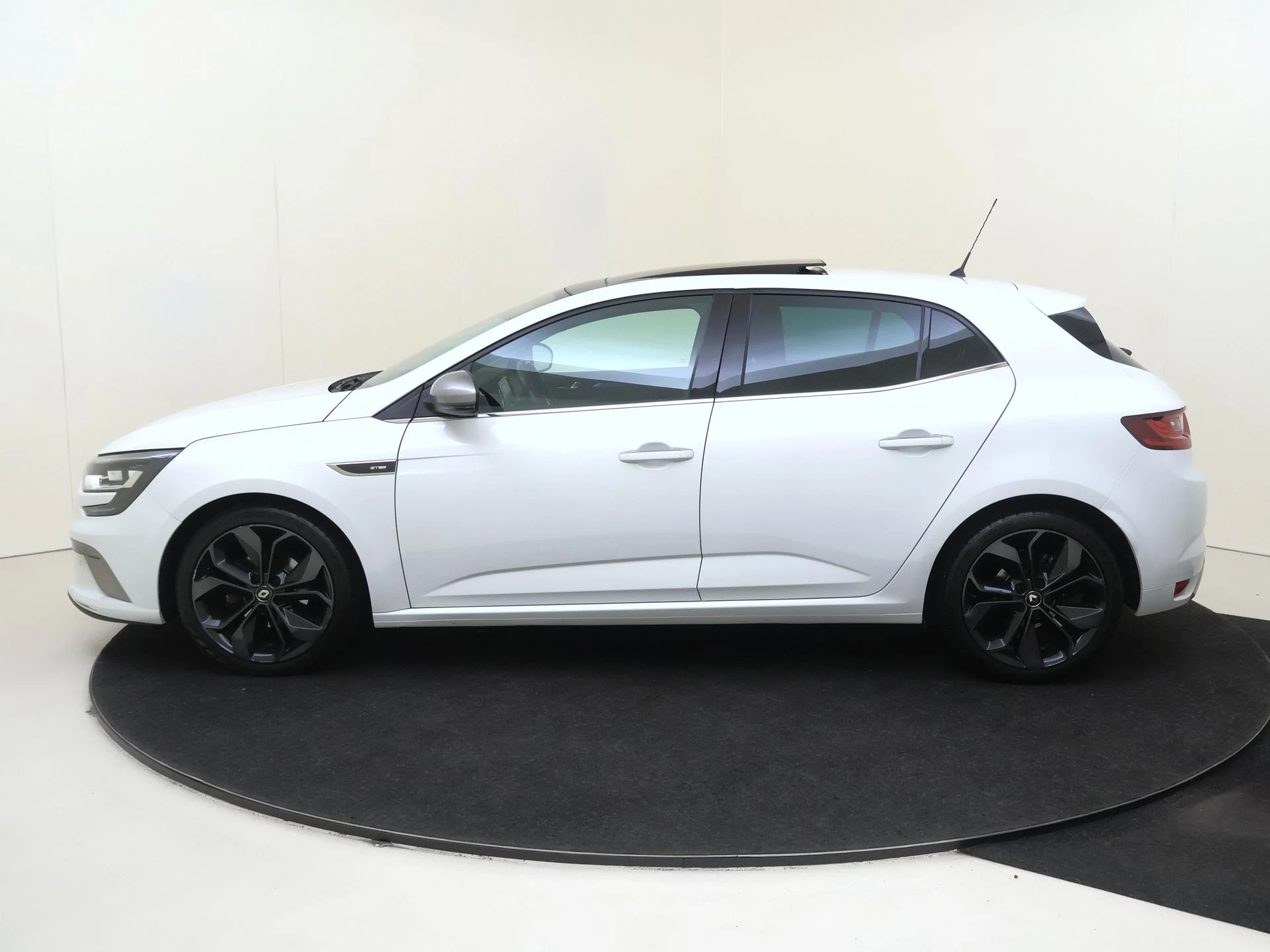 Renault-Mégane-image-7