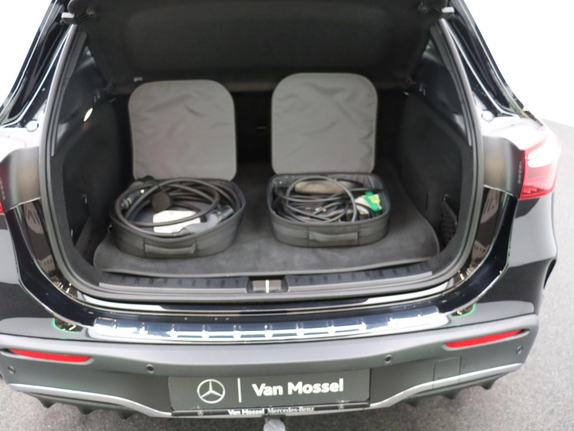 Mercedes-Benz-EQA-image-18