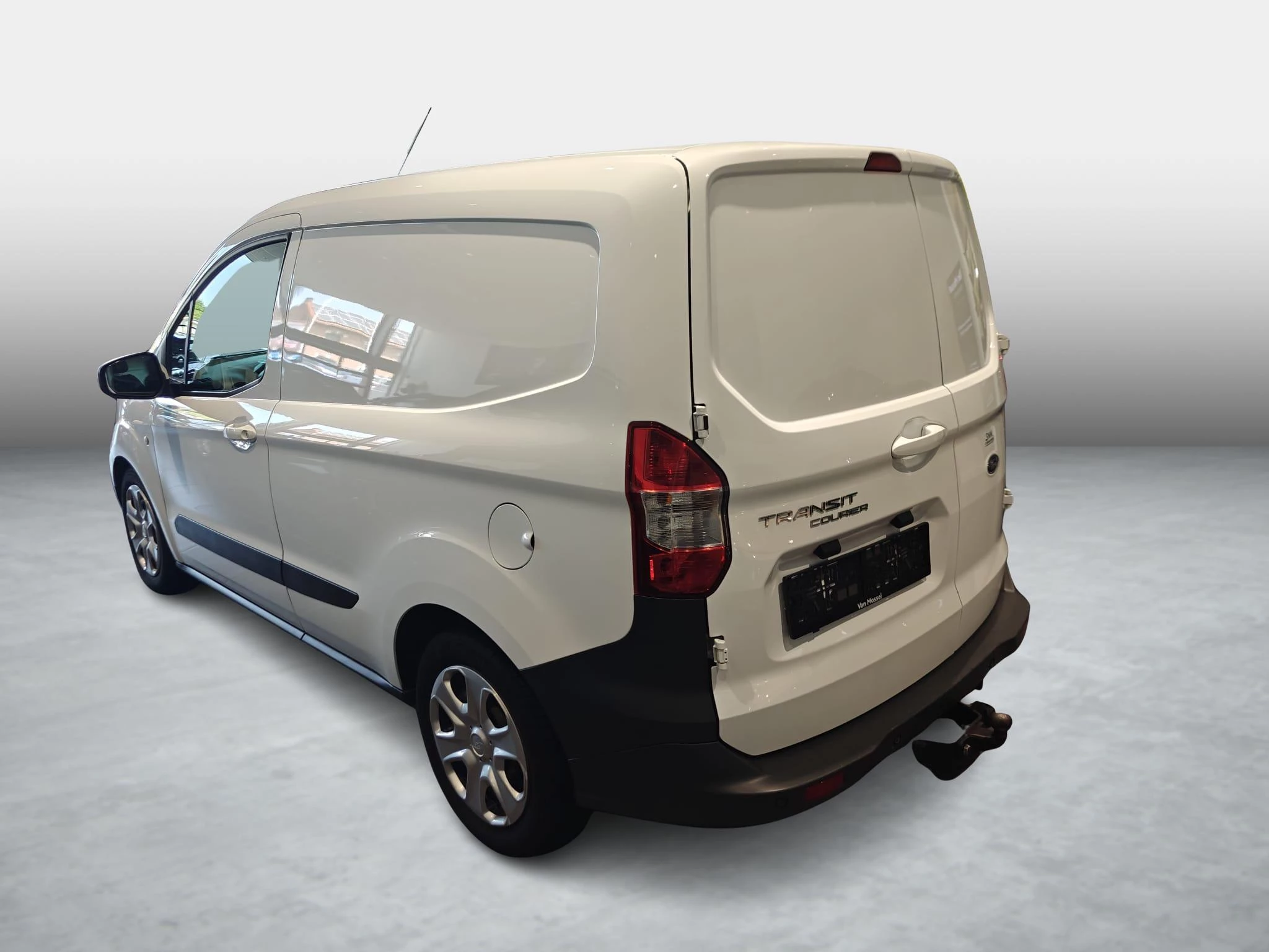Ford-Transit Courier-image-5