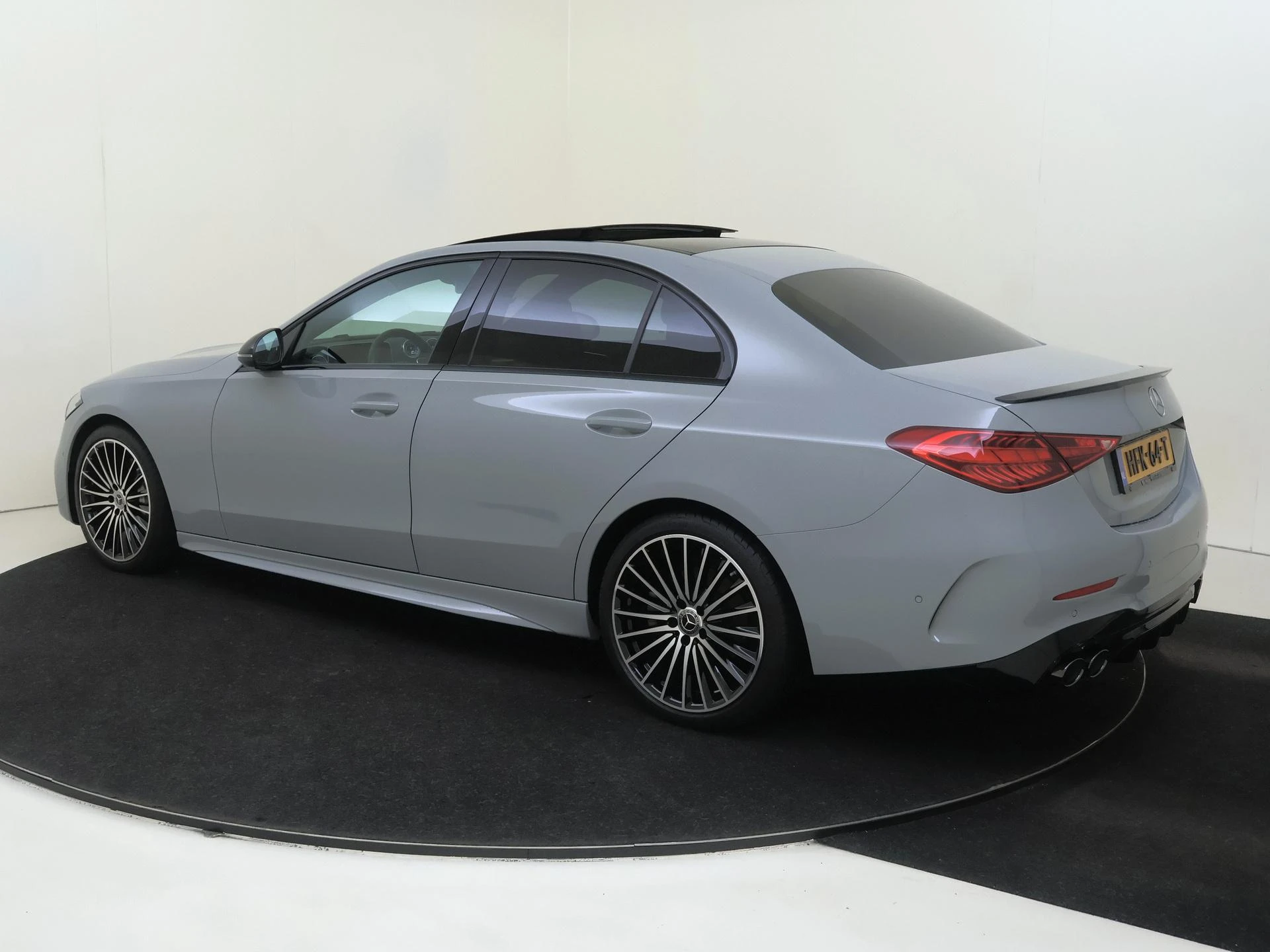 Mercedes-Benz-C-Klasse-image-2
