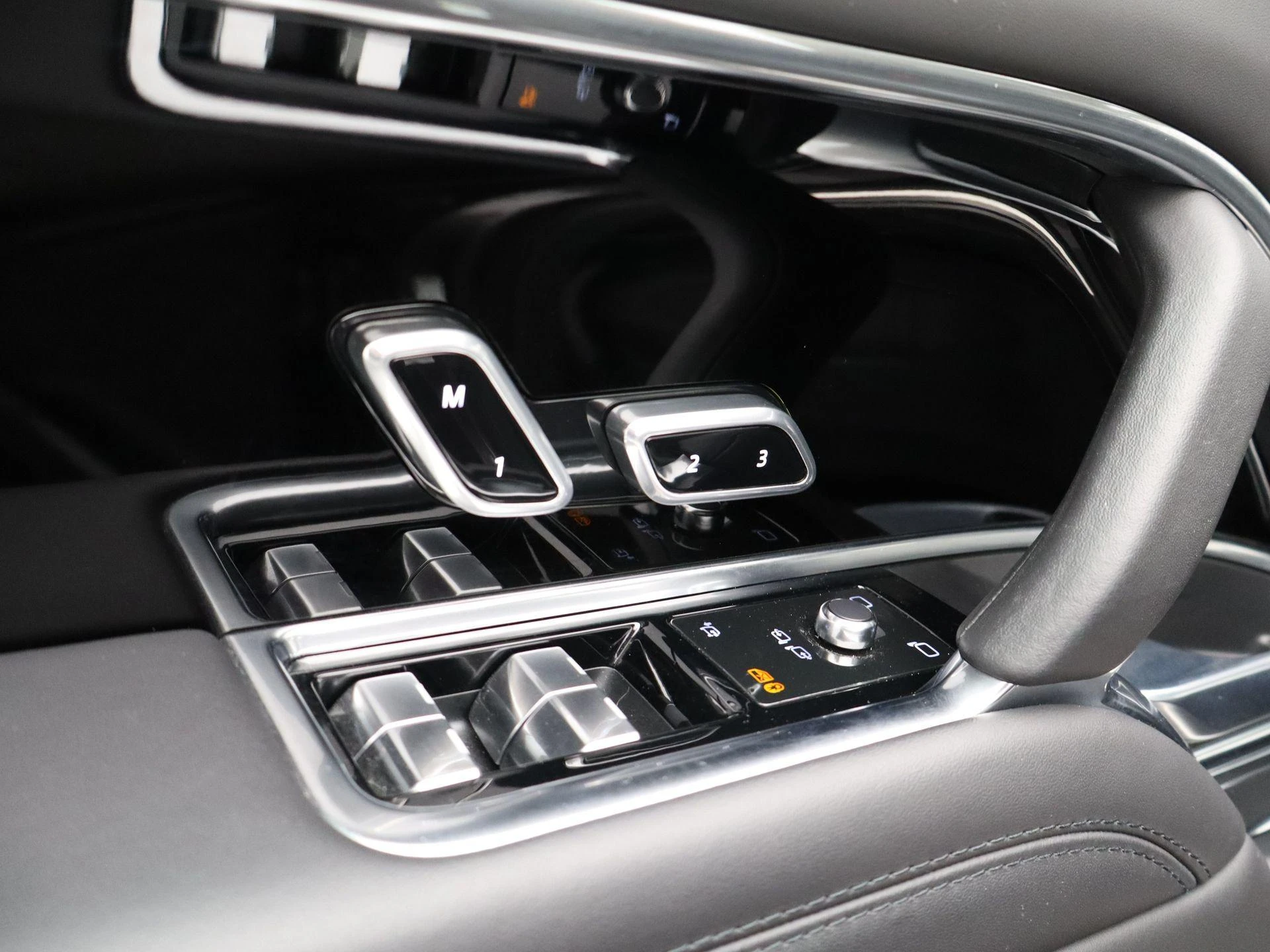 Land Rover-Range Rover-image-29