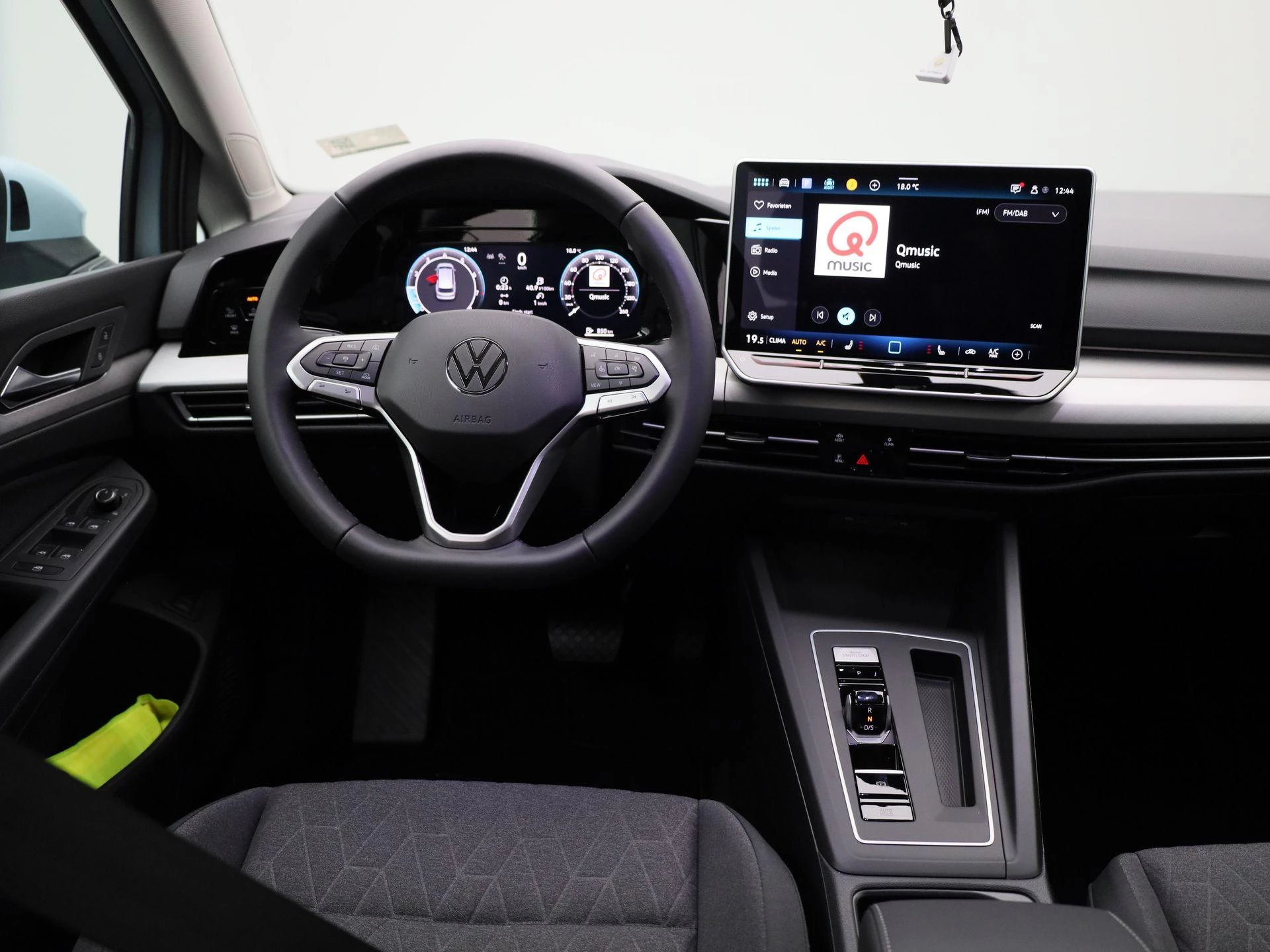 Volkswagen-Golf-image-6