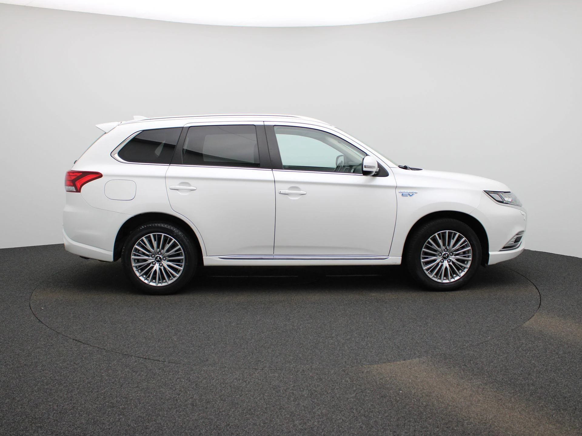 Mitsubishi-Outlander-image-5