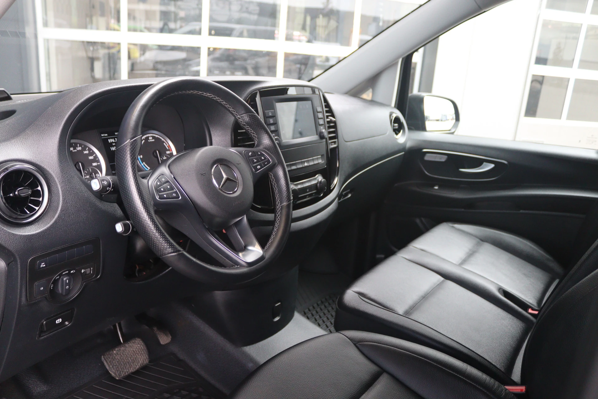 Mercedes-Benz-eVito-image-3