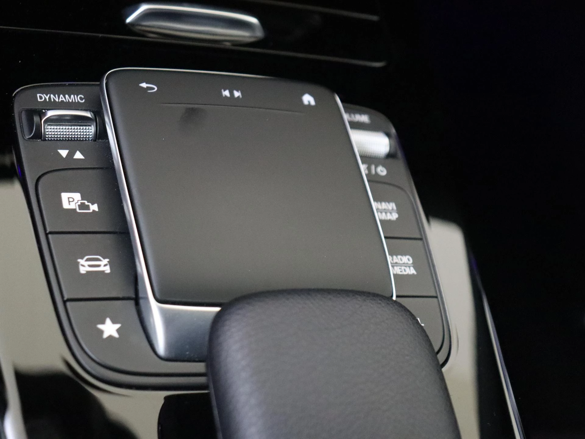 Mercedes-Benz-CLA-image-20