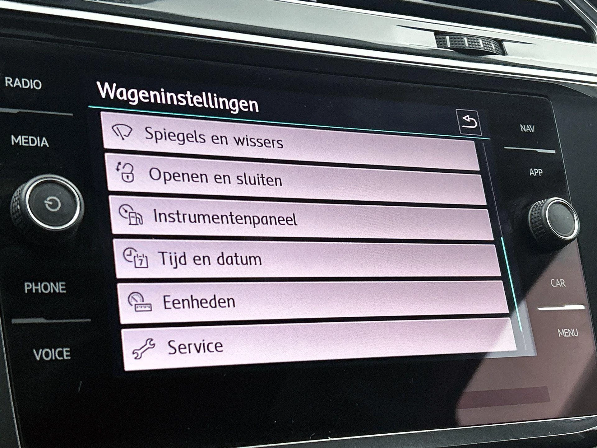 Volkswagen-Tiguan-image-12