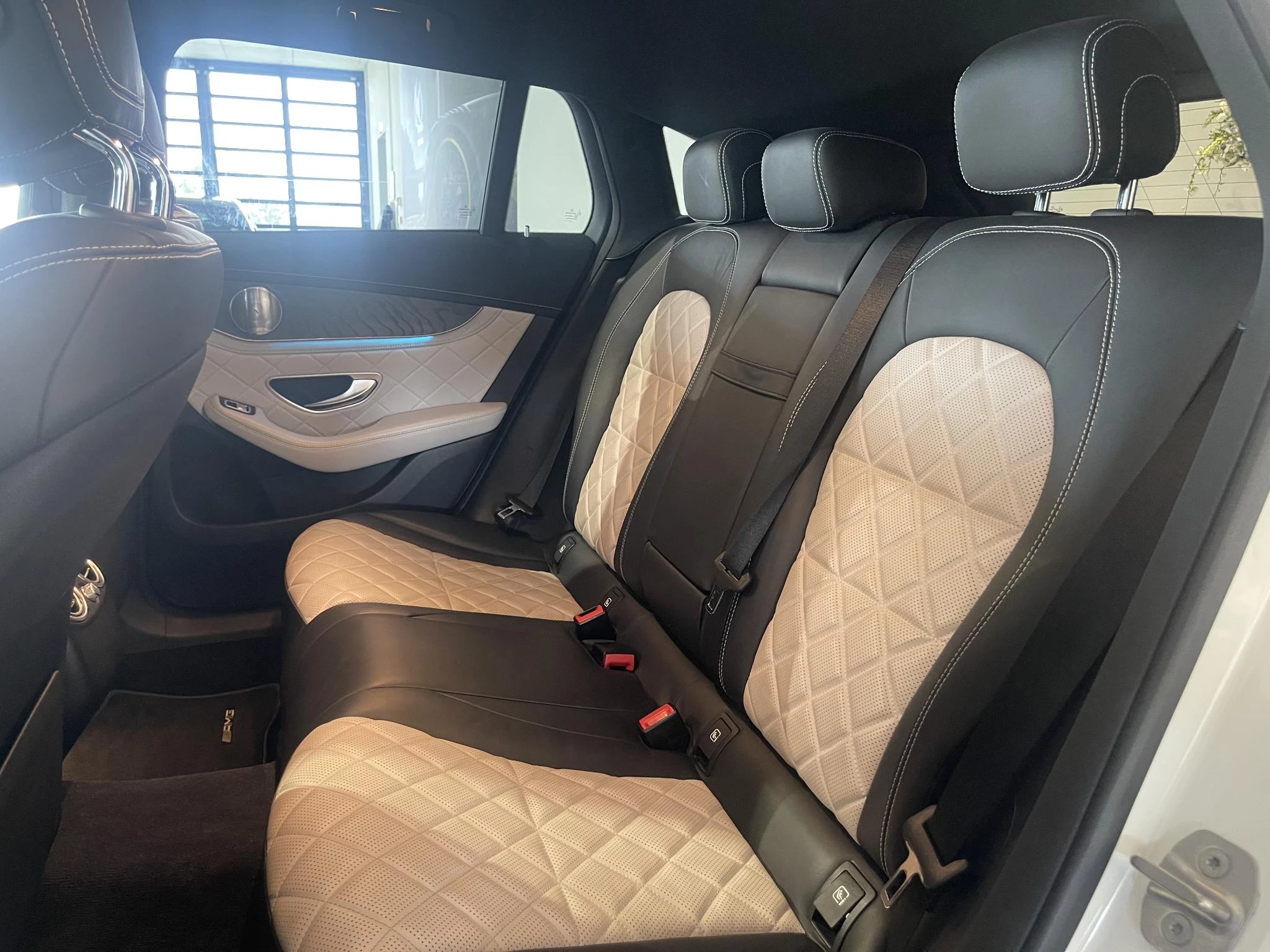 Mercedes-Benz EQC 400 4MATIC AMG LINE + LEDER EXCLUSIVE + CARPLAY + OPENDAK + BUMESTER +