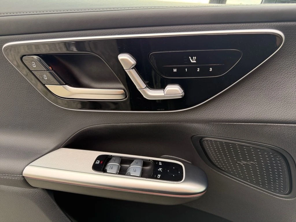 Mercedes-Benz-GLC 300 d-image-8