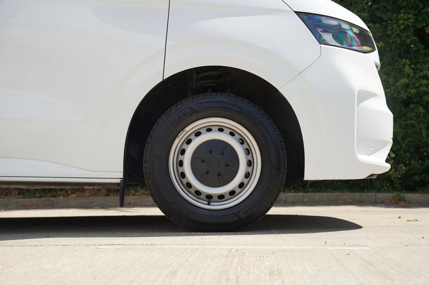 Volkswagen-Transporter-image-33