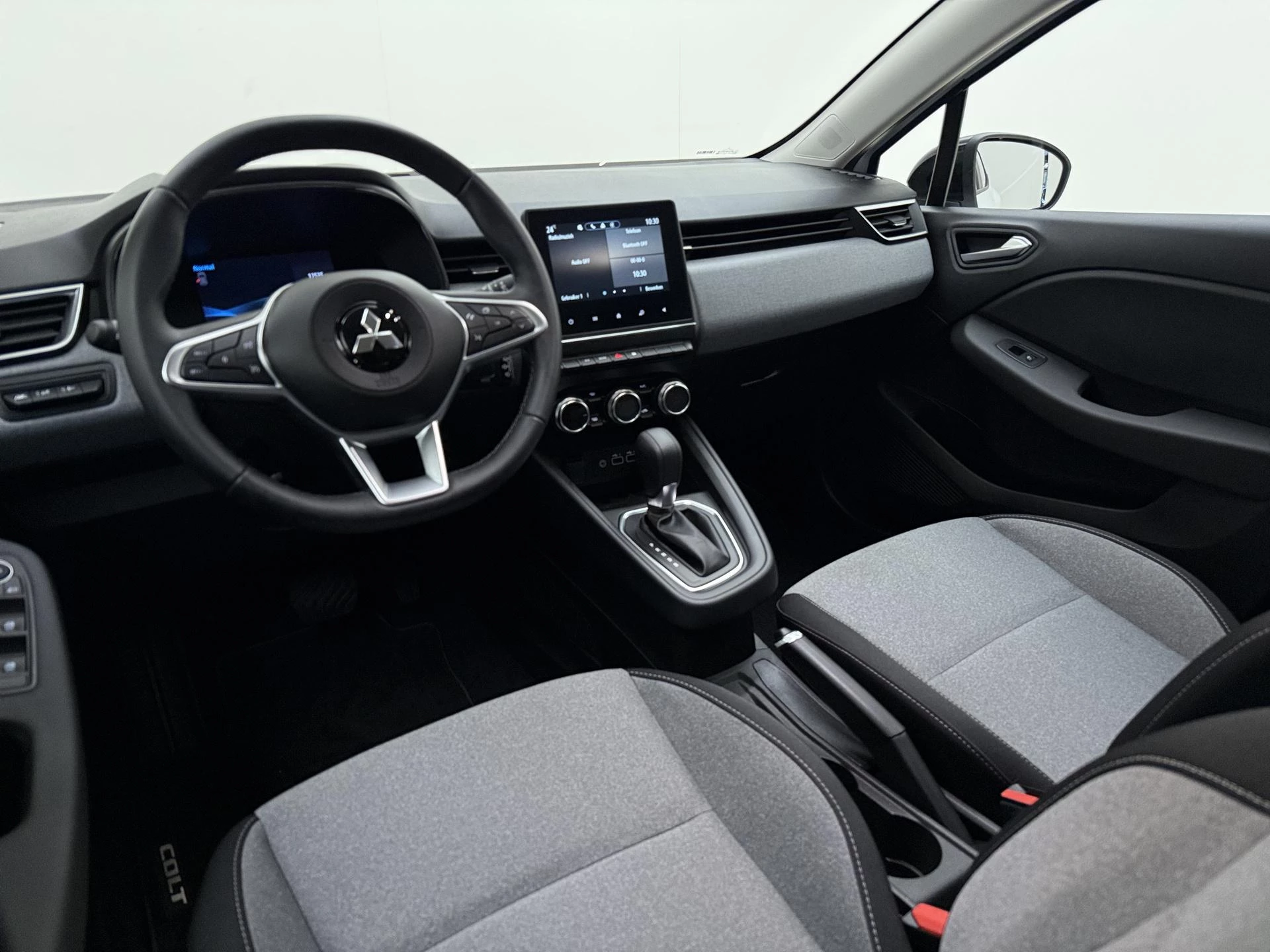 Mitsubishi-Colt-image-12