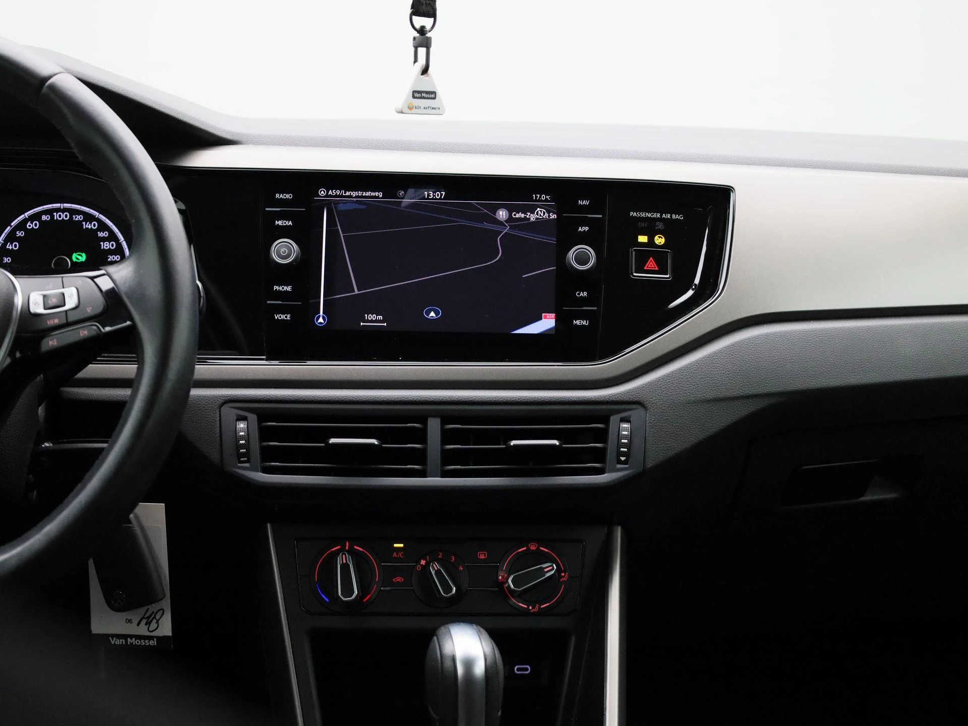 Volkswagen-Polo-image-8