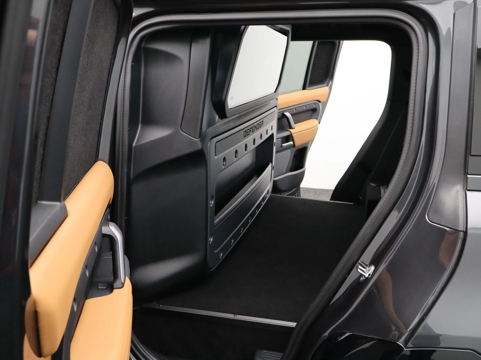 Land Rover-Defender-image-11