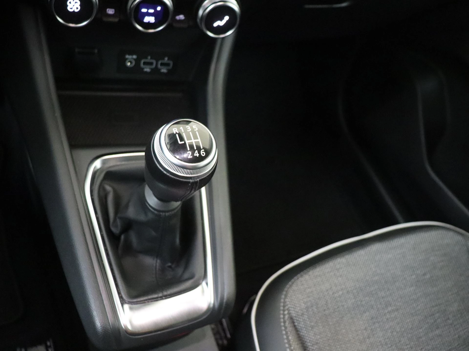 Renault-Captur-image-18