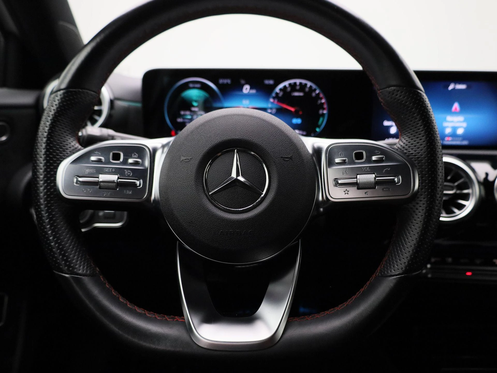 Mercedes-Benz A-Klasse 250 e AMG Line
