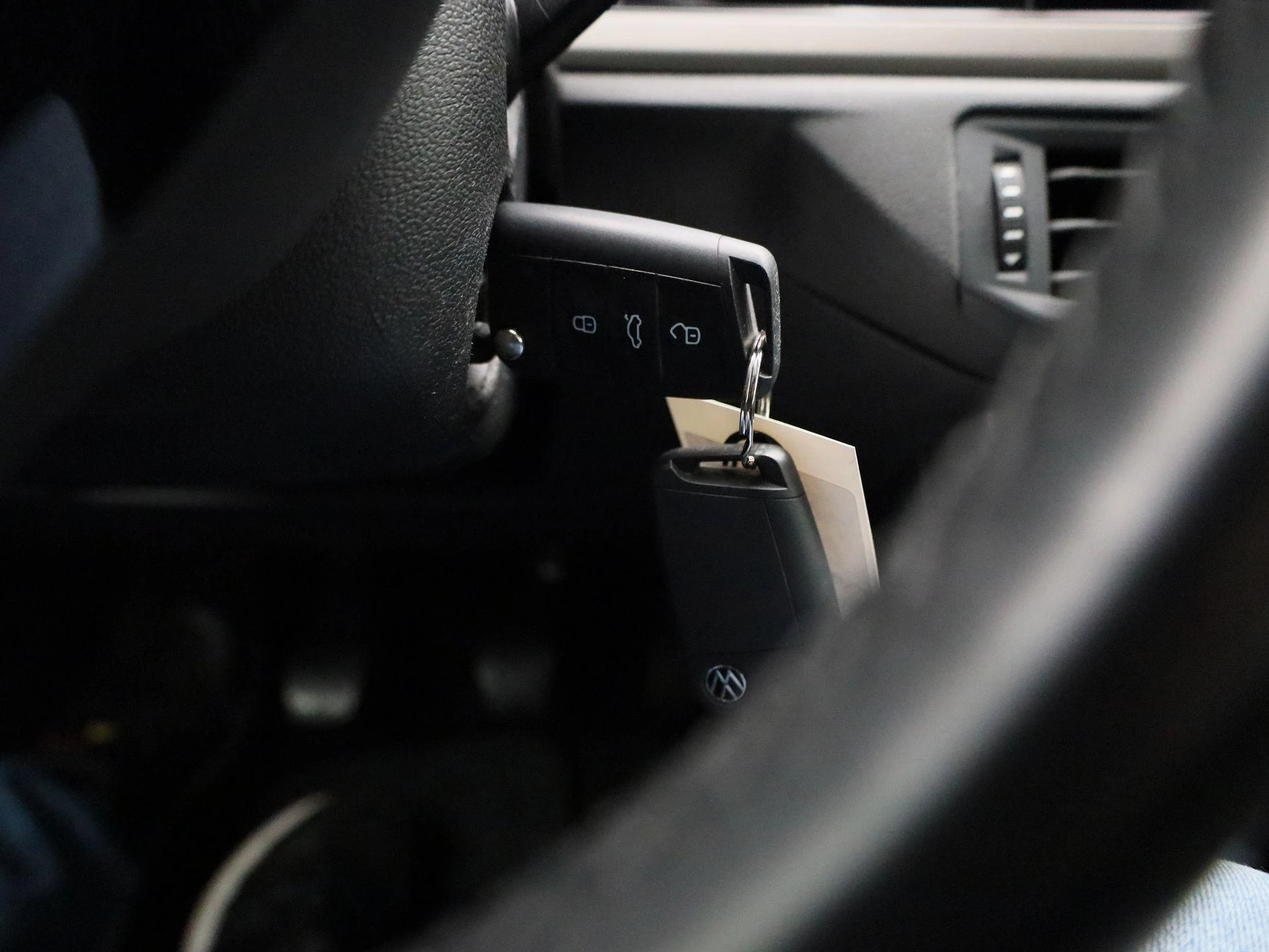 Volkswagen-Polo-image-18