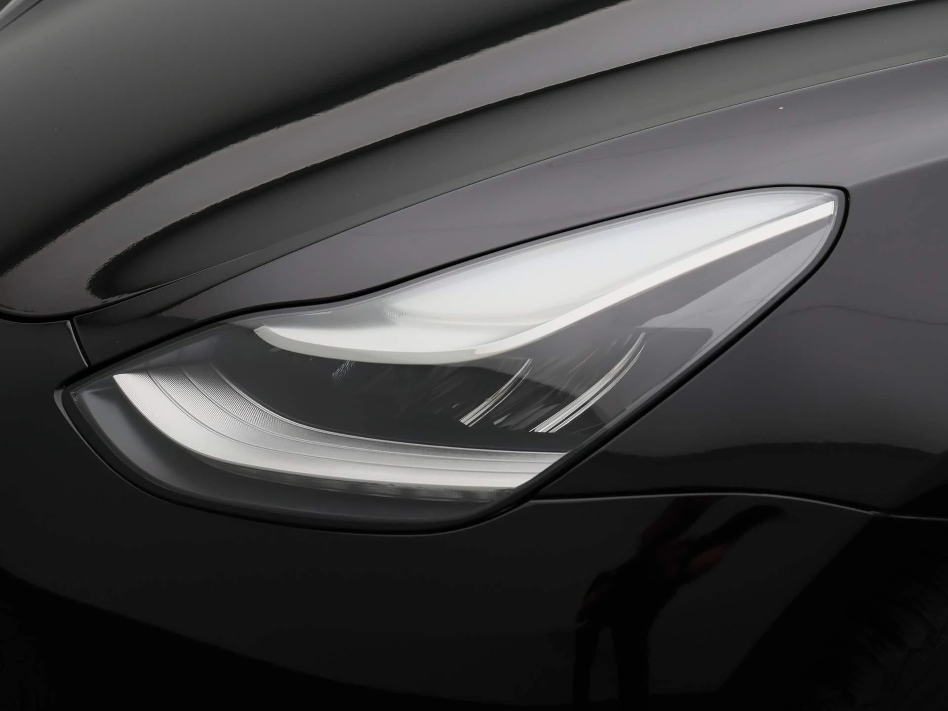 Tesla-Model 3-image-13