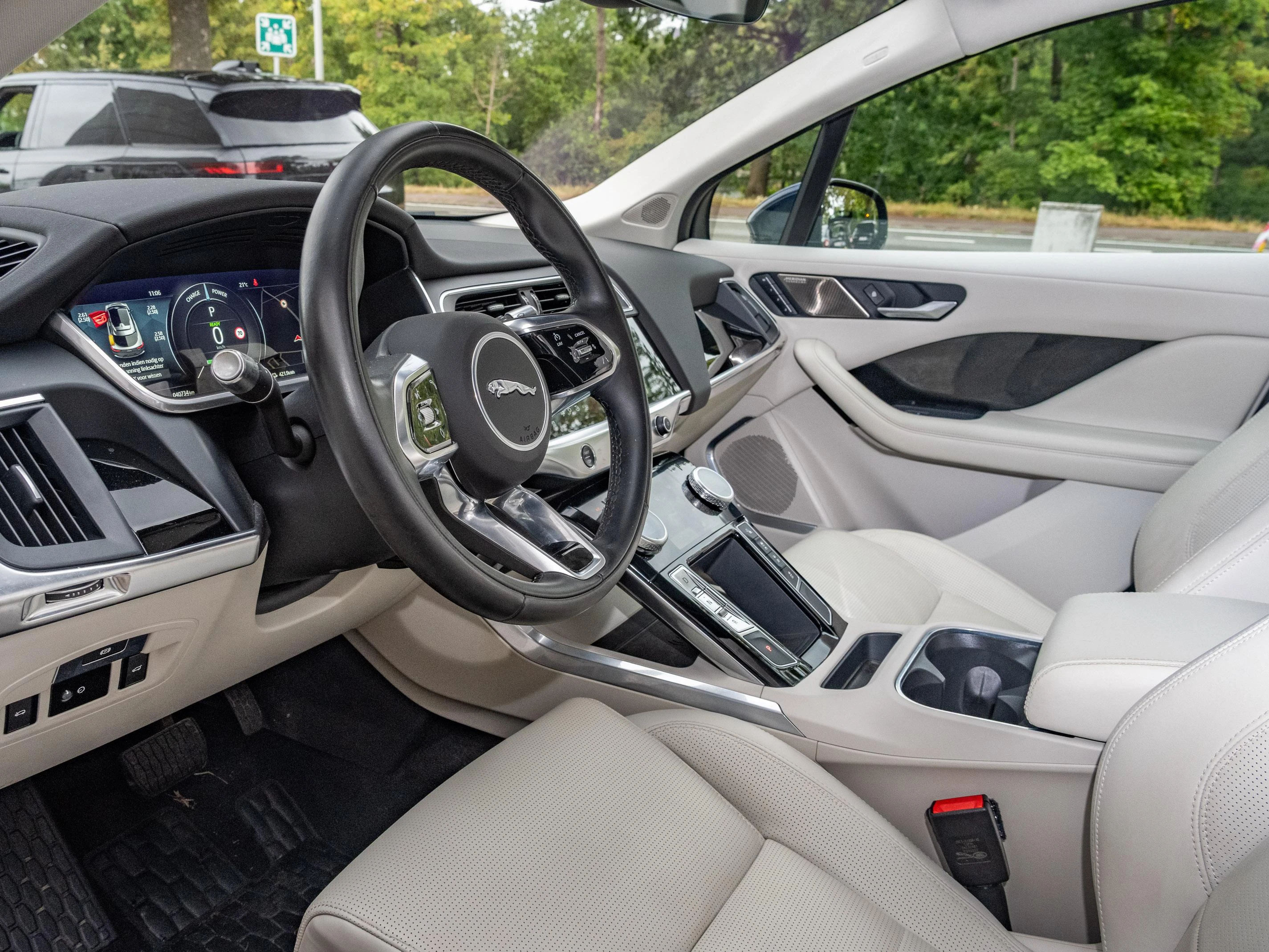 Jaguar-I-PACE-image-7