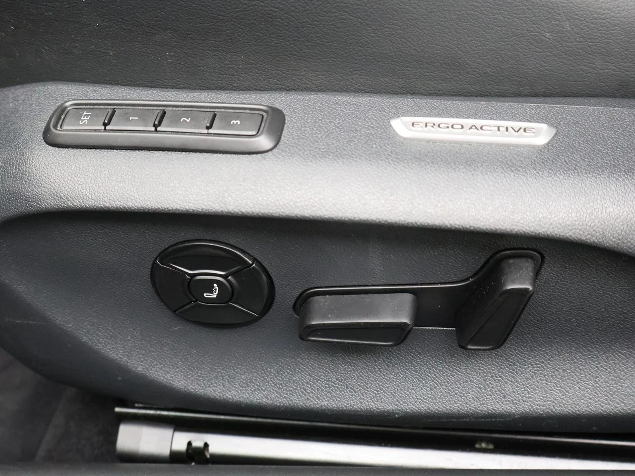 Volkswagen-Passat-image-22