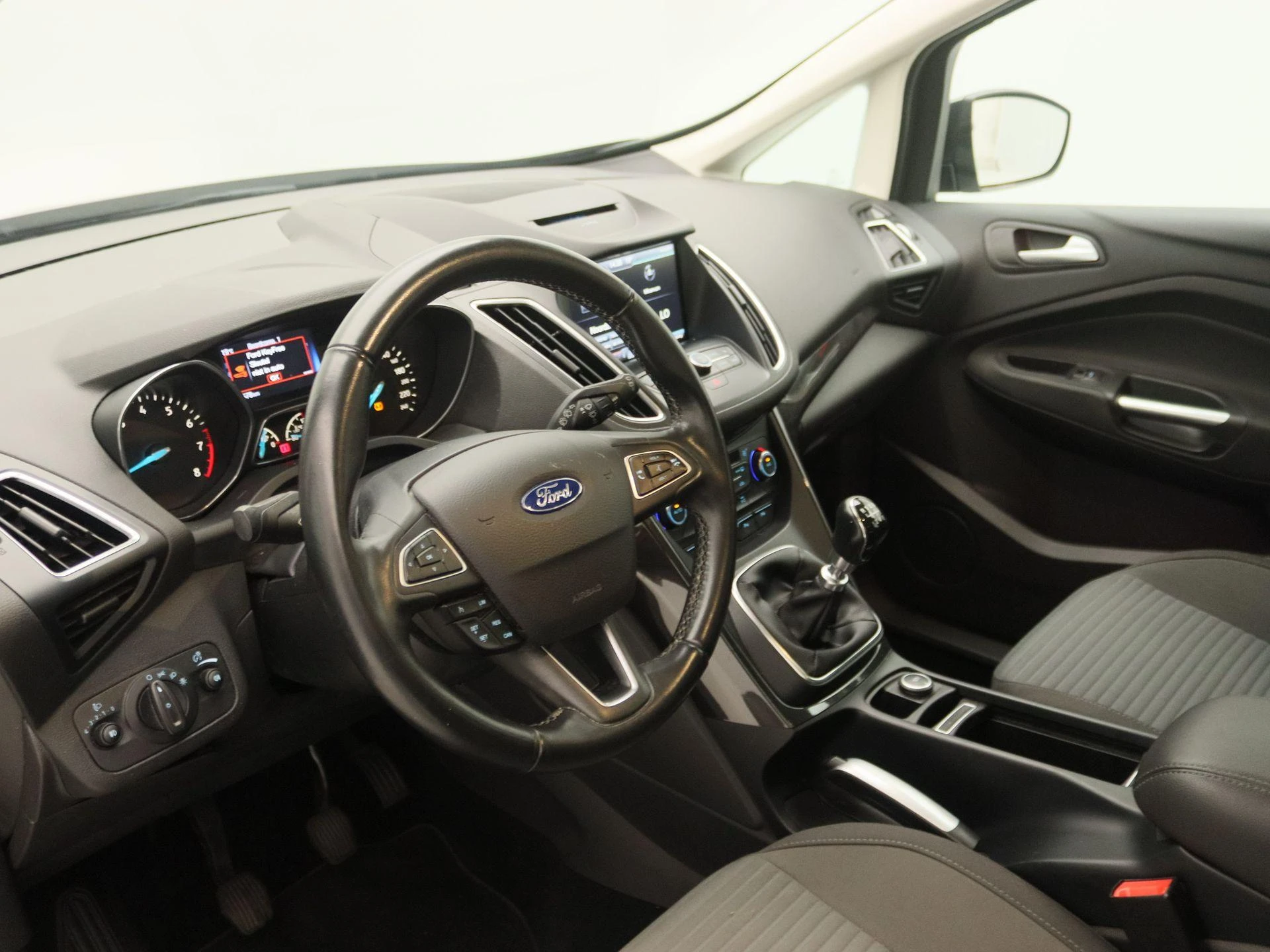 Ford-C-MAX-image-21