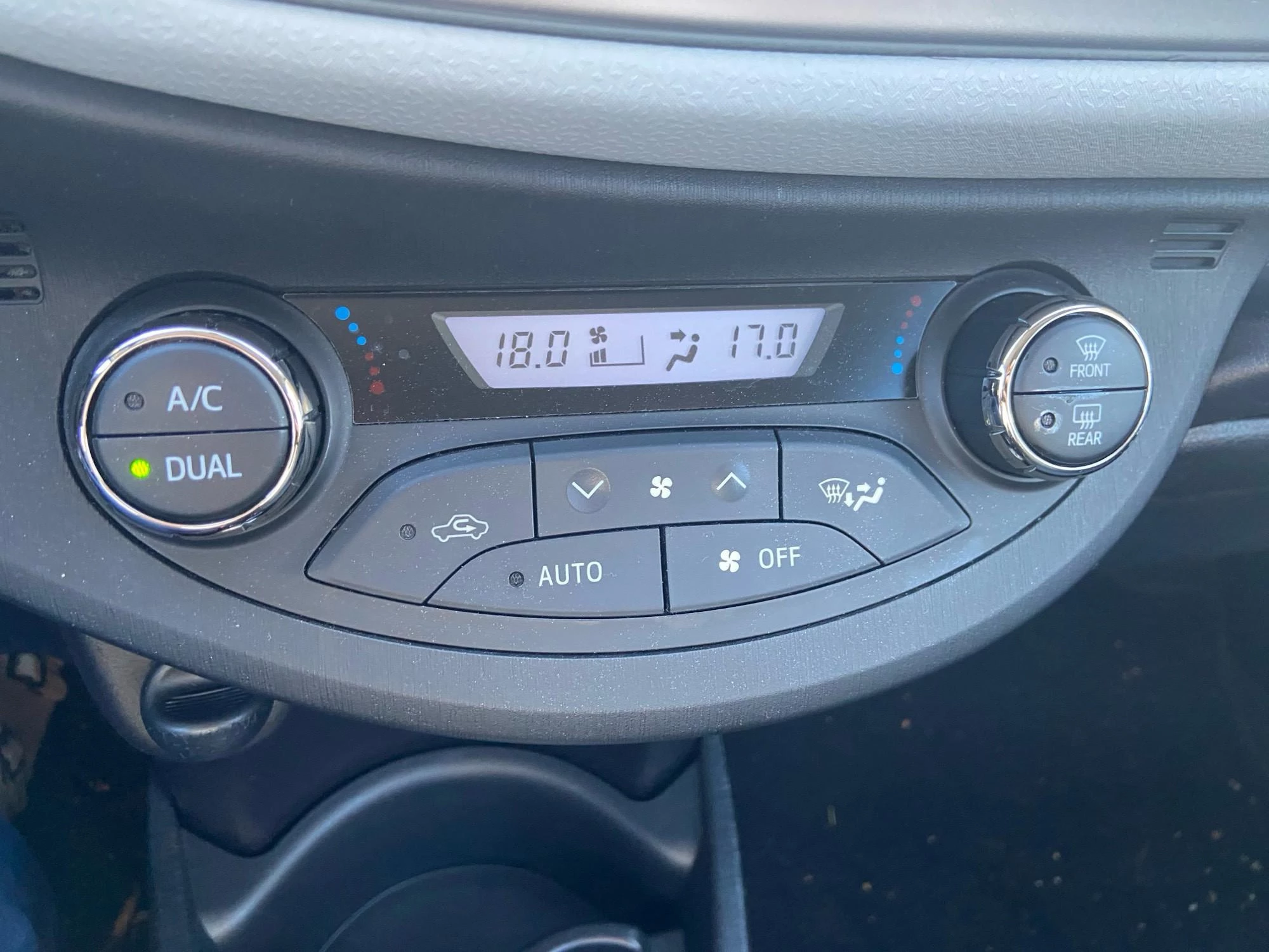 Toyota-Yaris-image-15