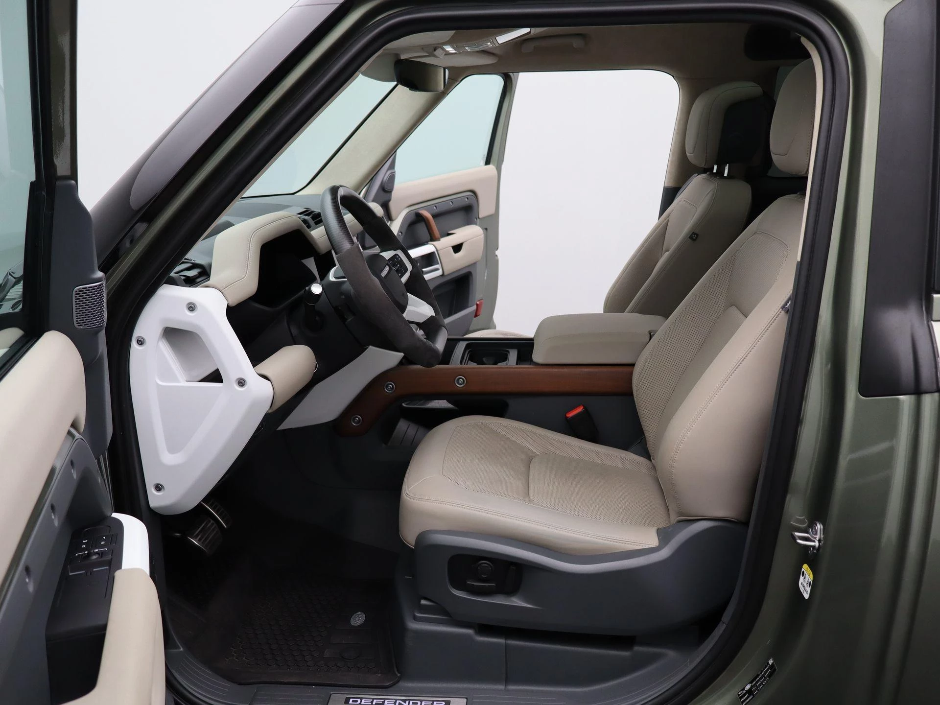 Land Rover-Defender-image-12