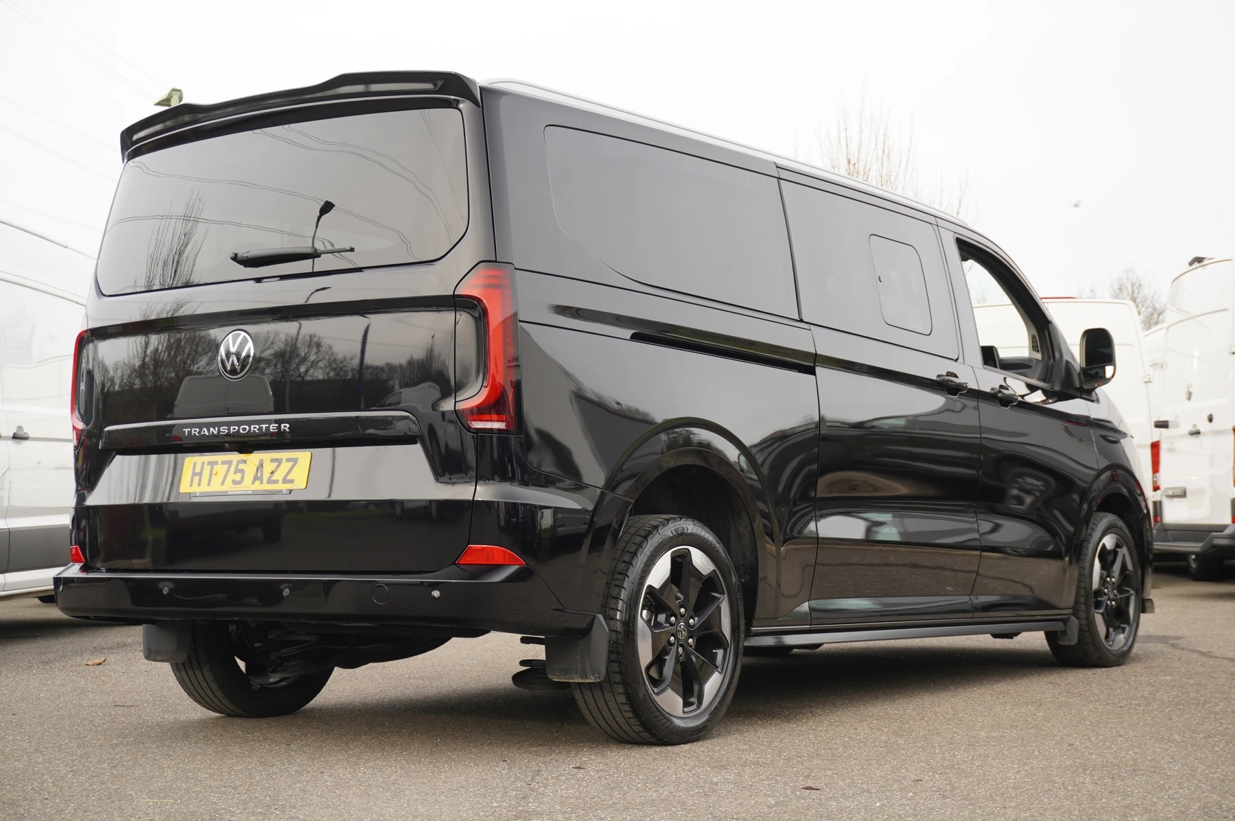 Volkswagen-Transporter-image-13
