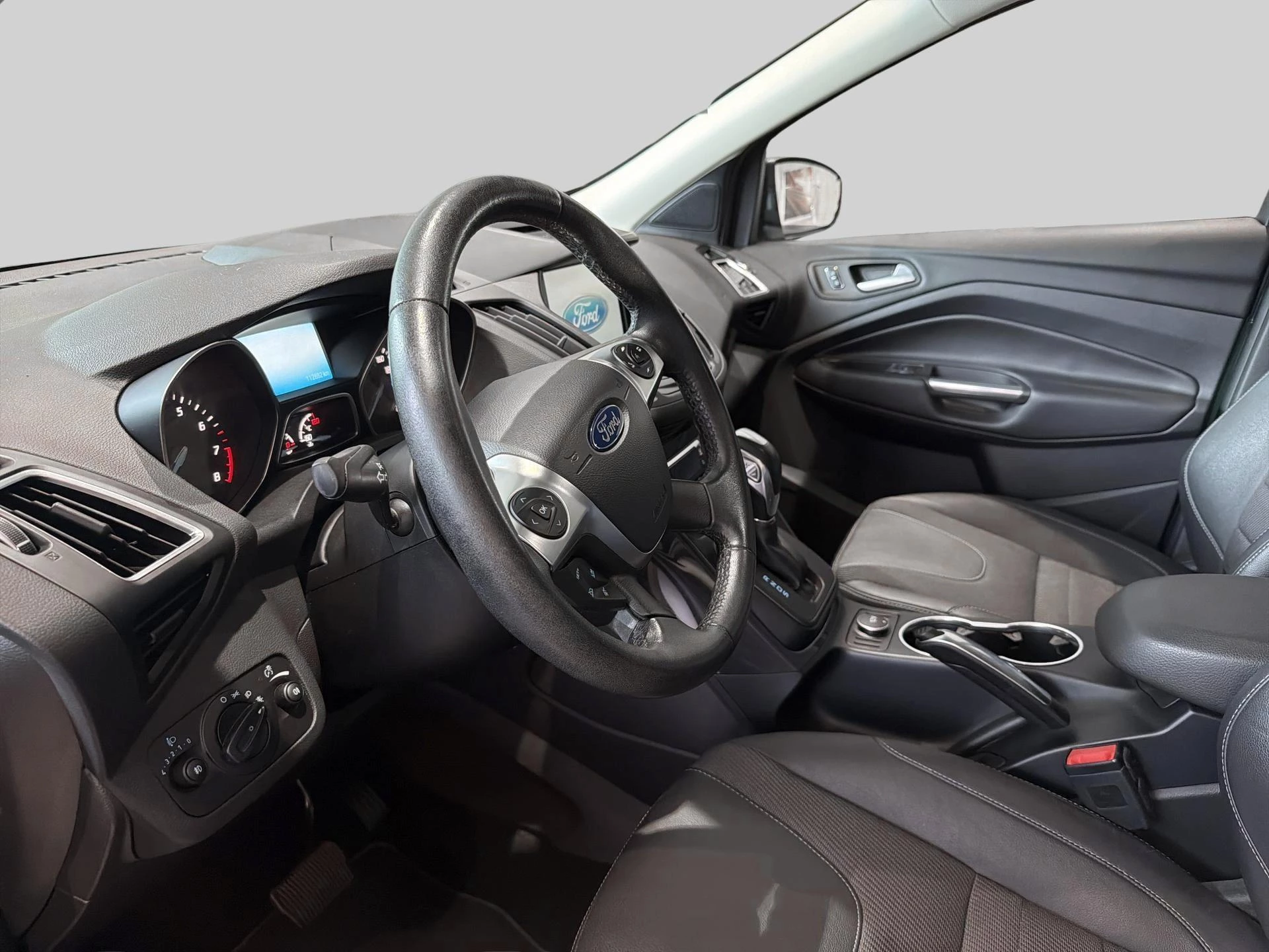 Ford Kuga 4x4 - PDC - Titanium - Unieke kleur
