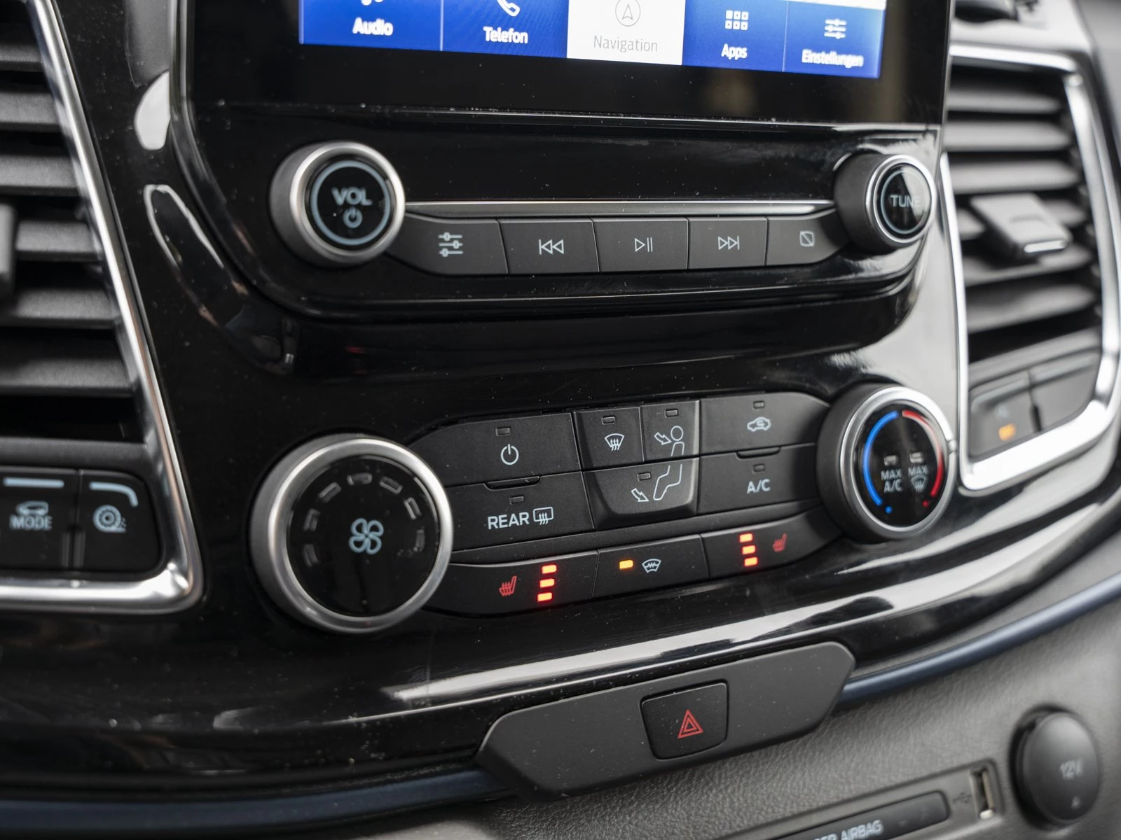 Ford-Tourneo Custom-image-12