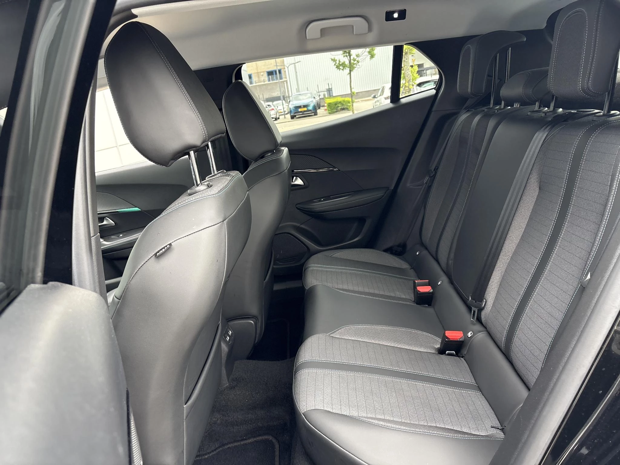 Peugeot 2008 1.2 PureTech Blue Lease Allure