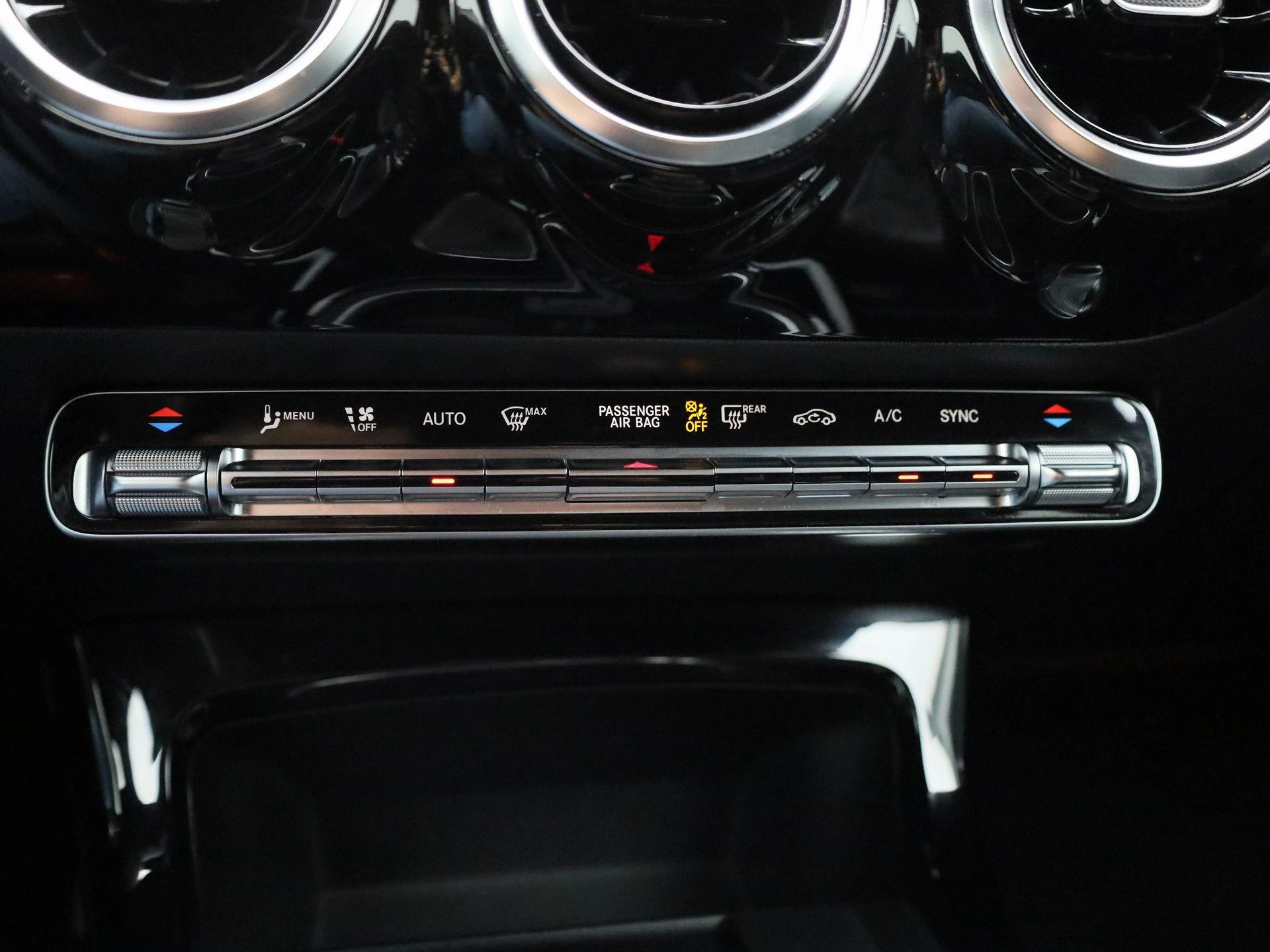 Mercedes-Benz-CLA-image-16
