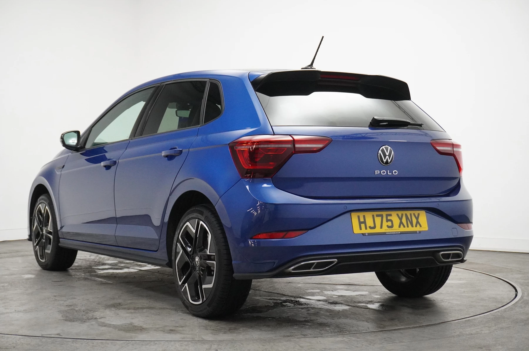 Volkswagen-Polo-image-2