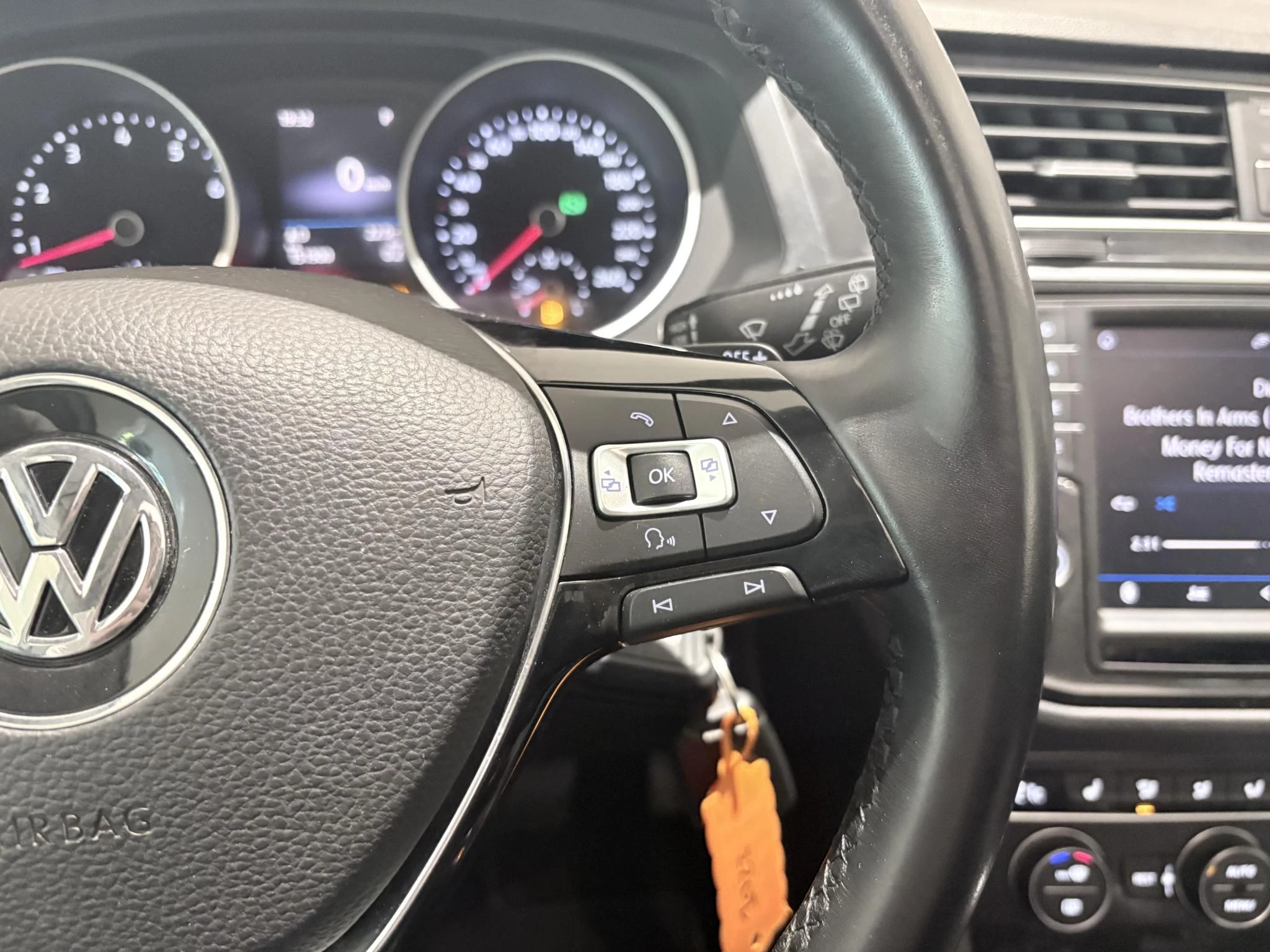 Volkswagen-Tiguan-image-17