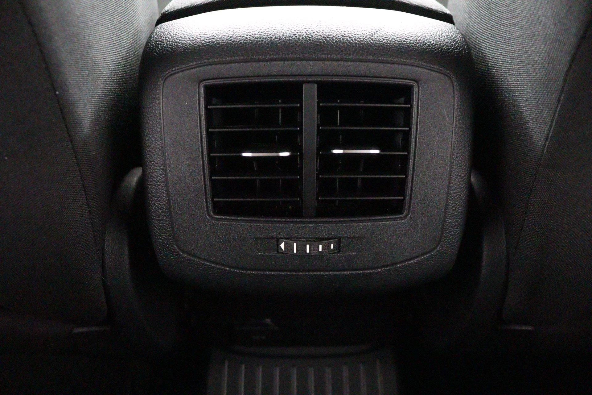 Volkswagen-T-Roc-image-61