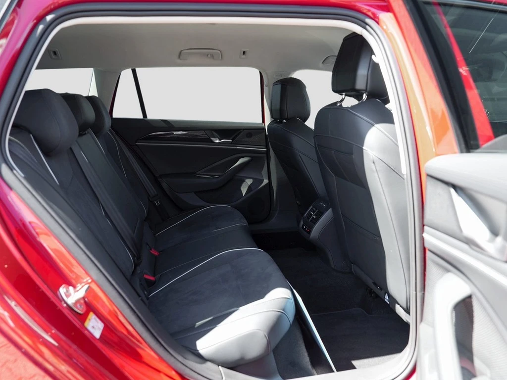 Volkswagen-Passat-image-10
