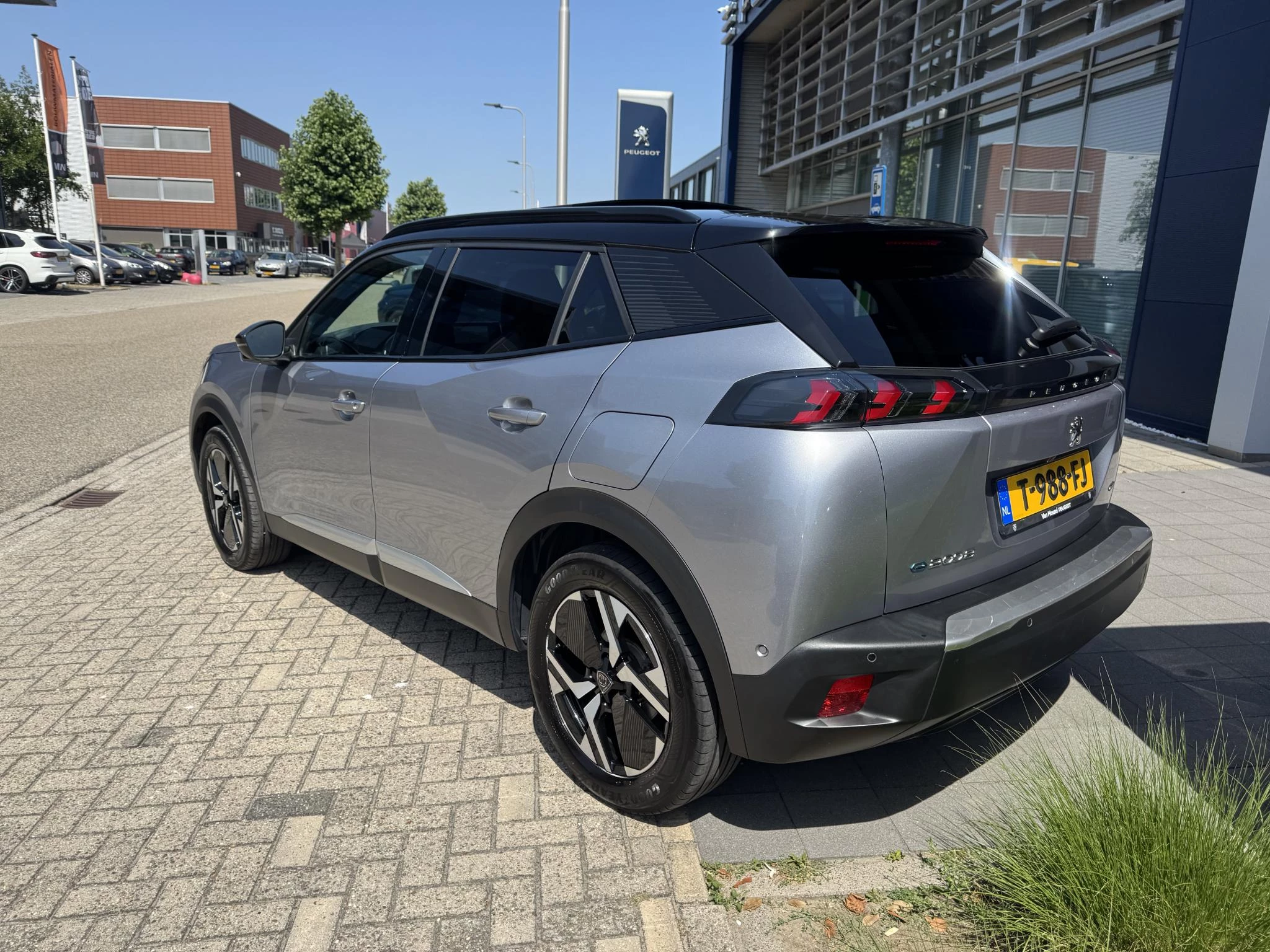 Peugeot-e-2008-image-3