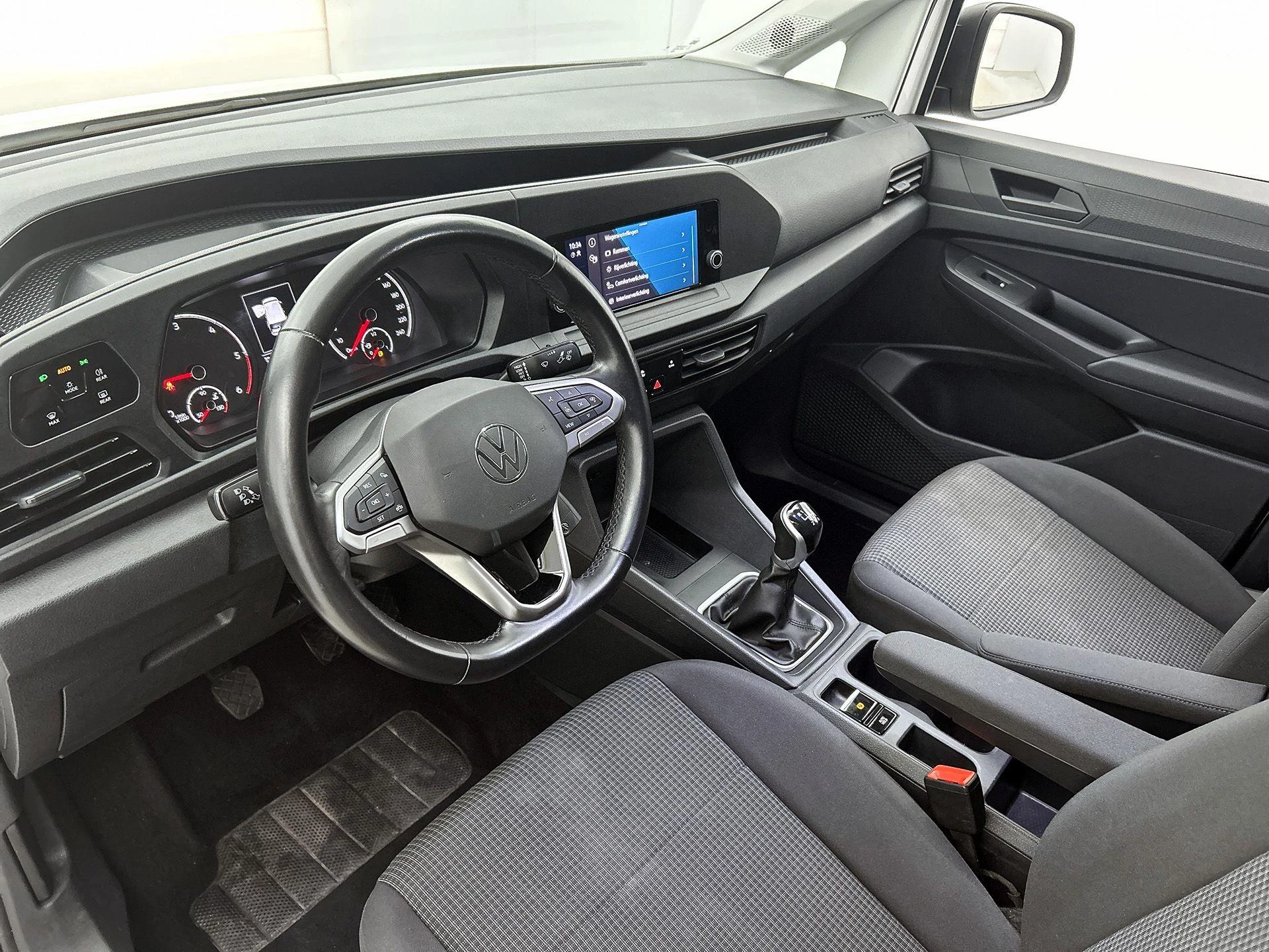 Volkswagen-Caddy-image-18