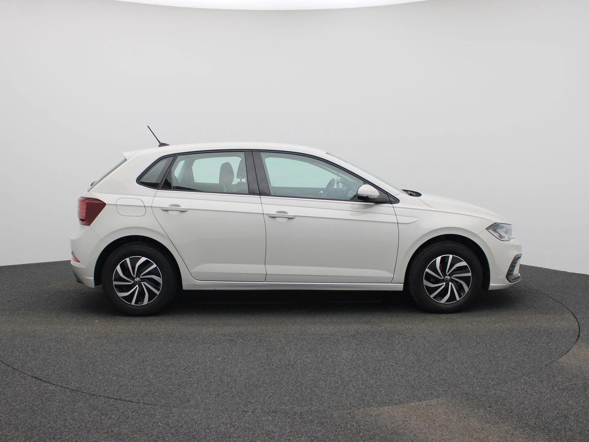Volkswagen-Polo-image-5