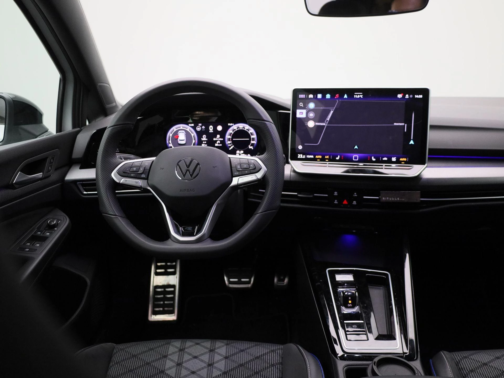 Volkswagen-Golf-image-6