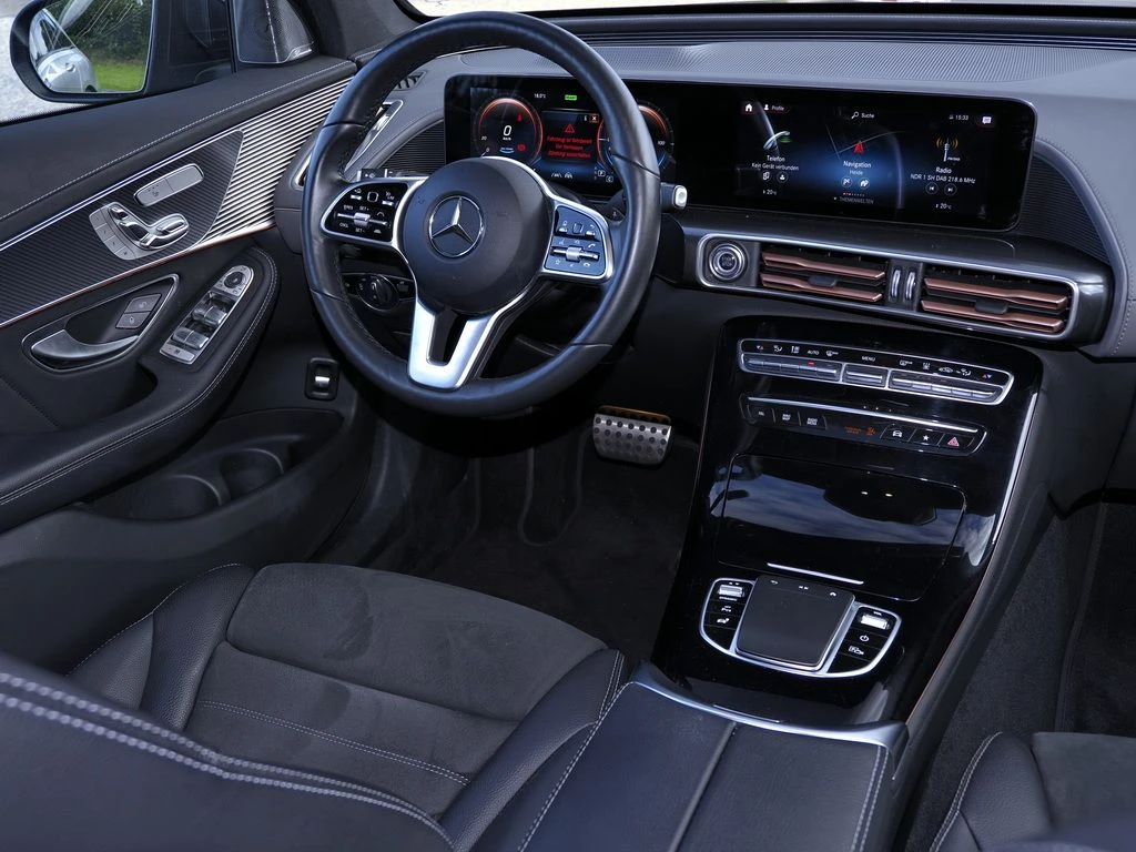Mercedes-Benz-EQC 400-image-9