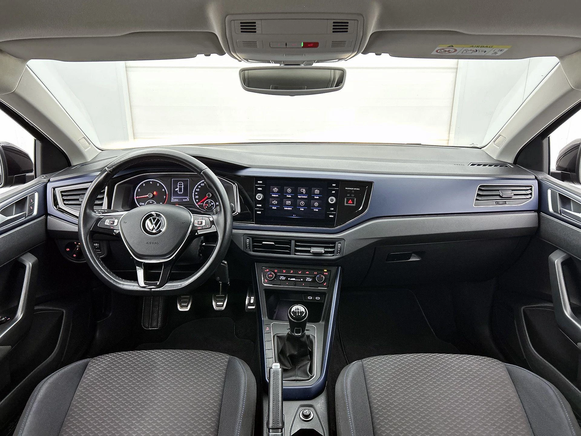 Volkswagen-Polo-image-19