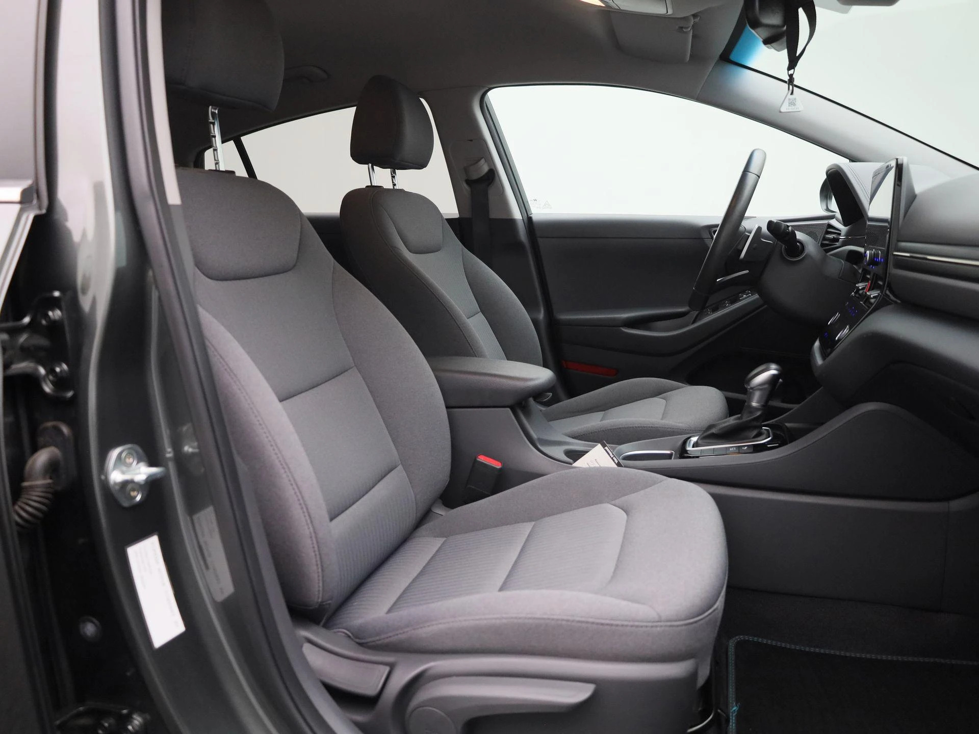 Hyundai-IONIQ-image-32