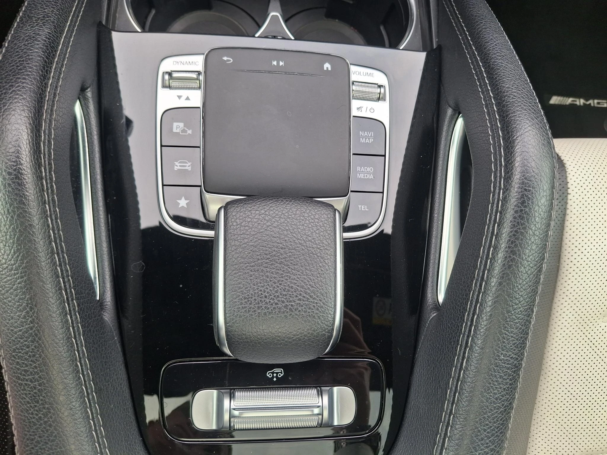 Mercedes-Benz-GLE-image-16