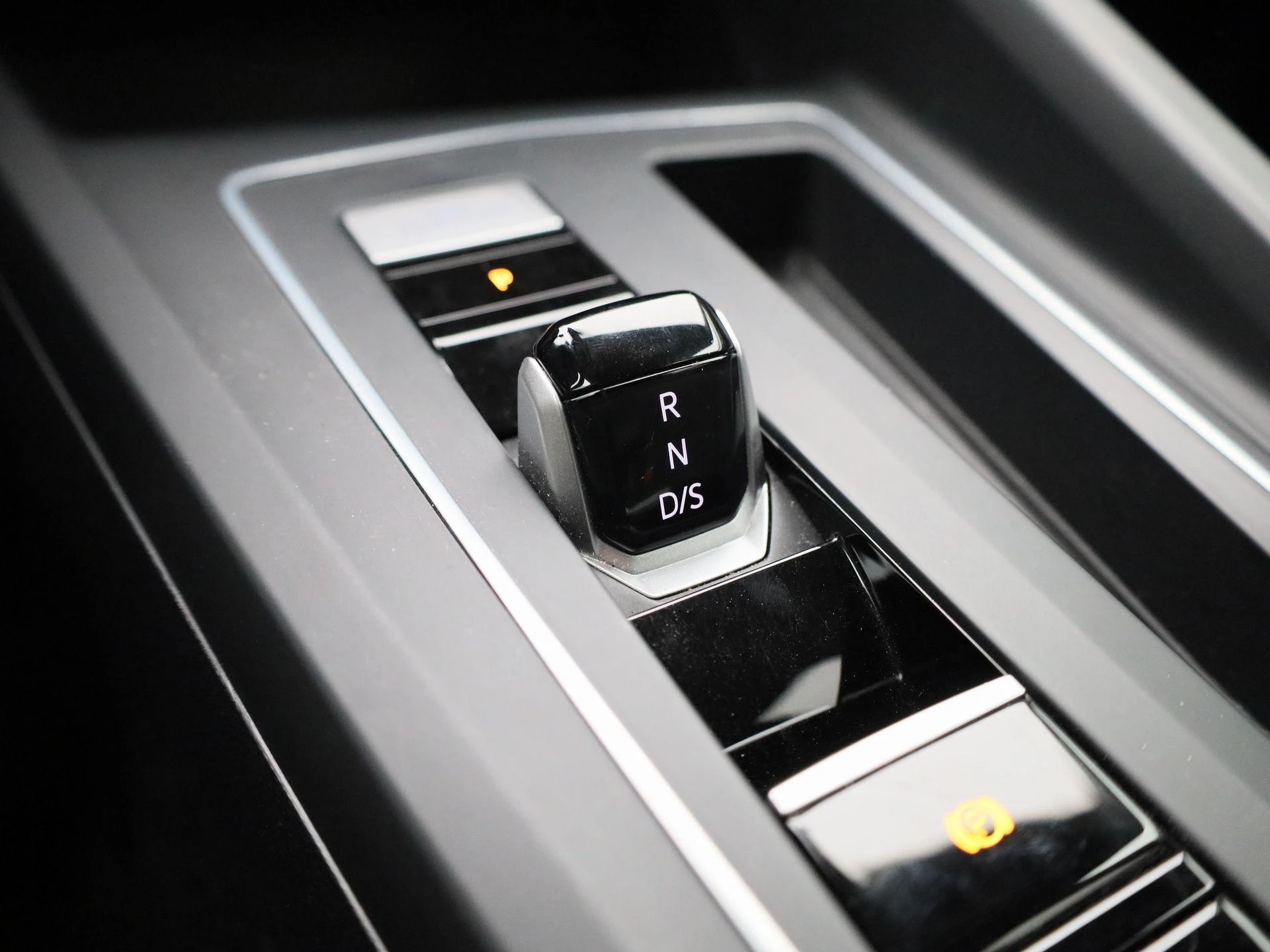 Volkswagen-Golf-image-18