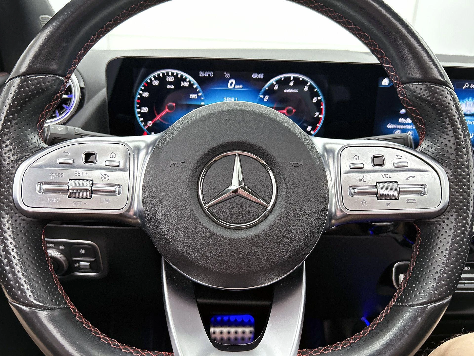 Mercedes-Benz-GLA-image-46