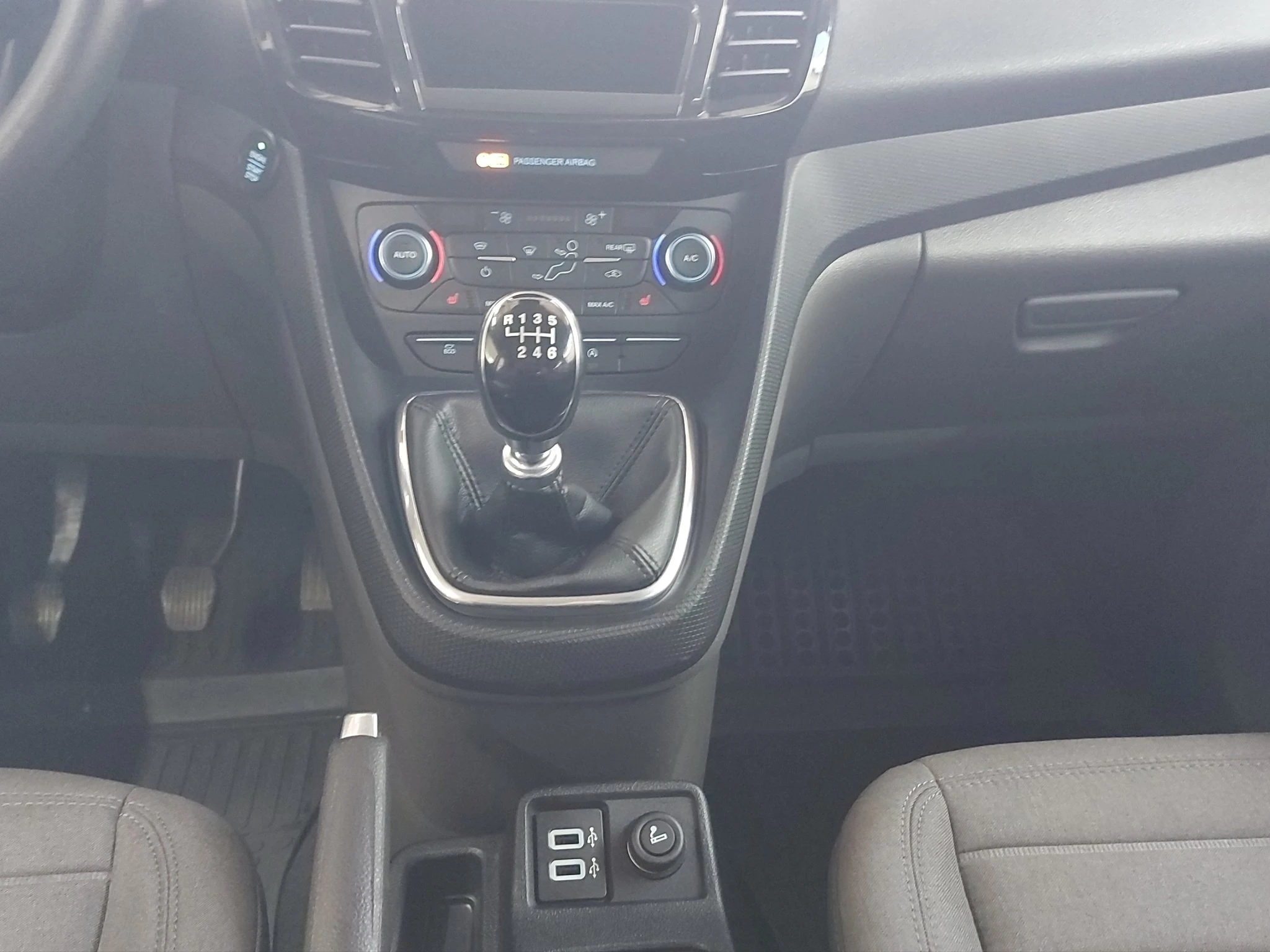 Ford-Tourneo Connect-image-13