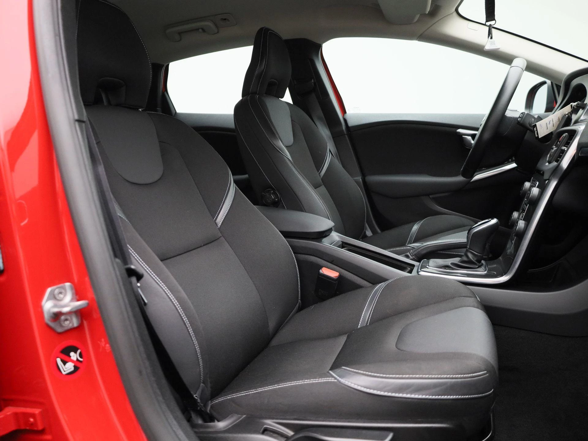 Volvo-V40-image-35