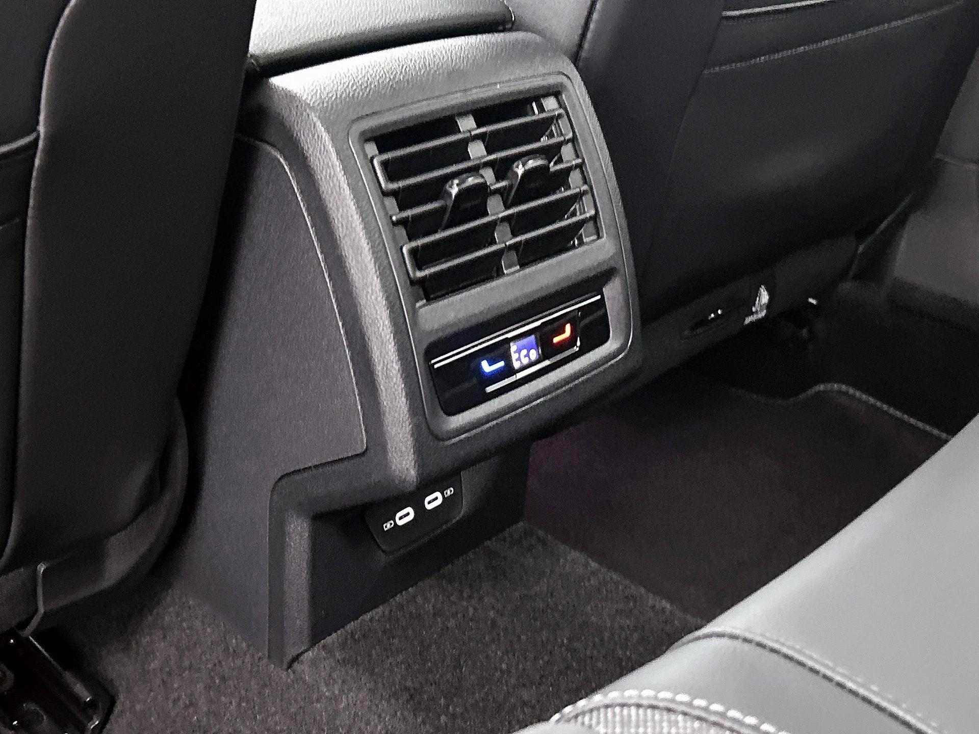 Volkswagen-Golf-image-11